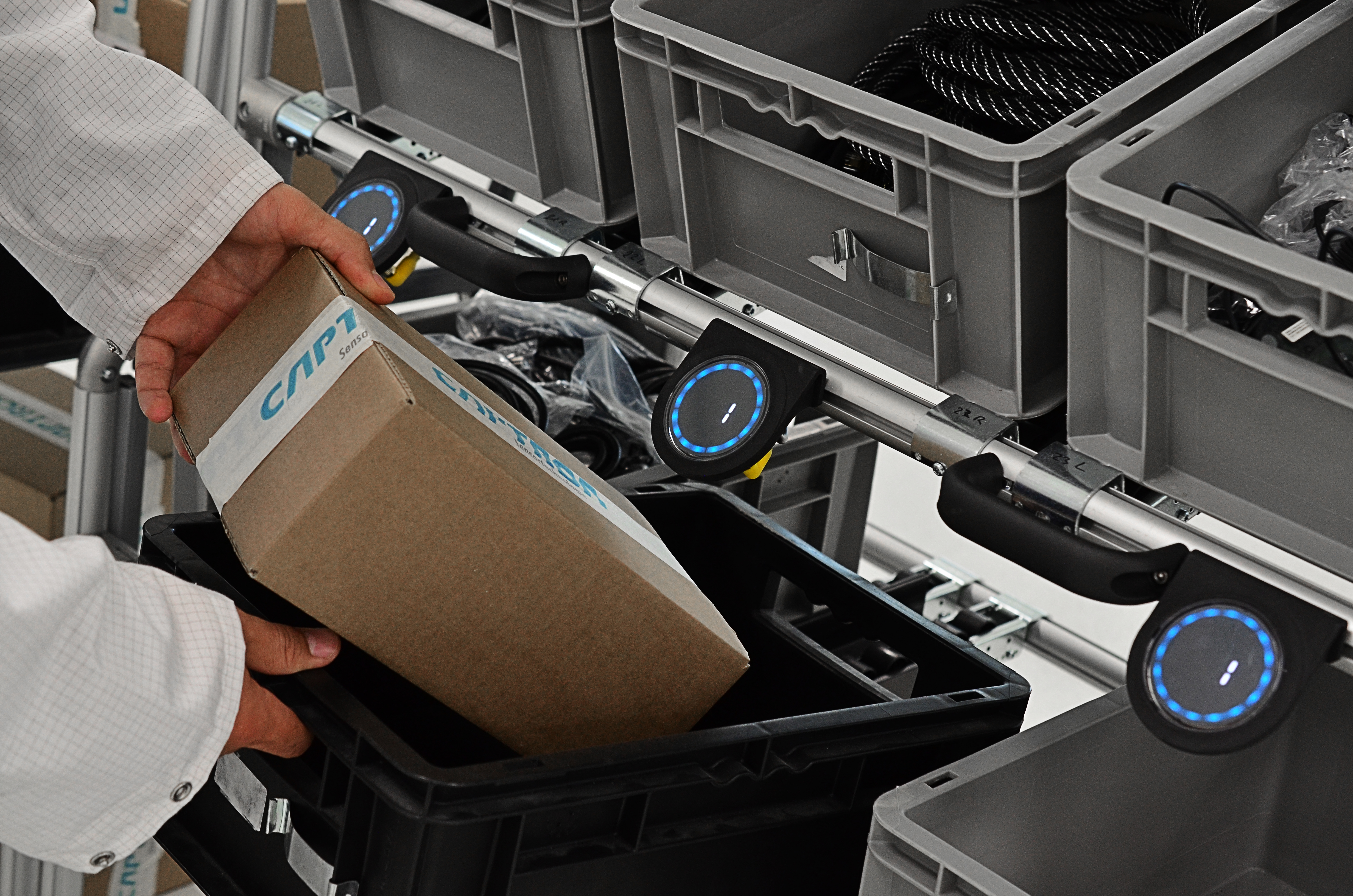 Easy picking with ergonomic Pick-by-Light buttons