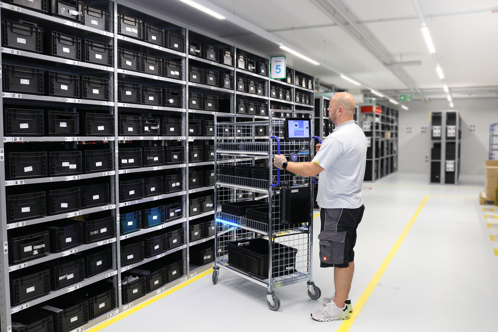 Picking Cart with mobile pick-by-light system.