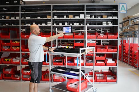 Das Pick Cart ist ein mobiler Kommissionierwagen für Multi-Order-Picking