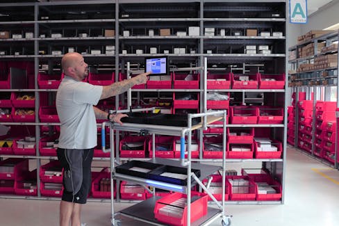 PickCart uses mobile Pick-by-Light System