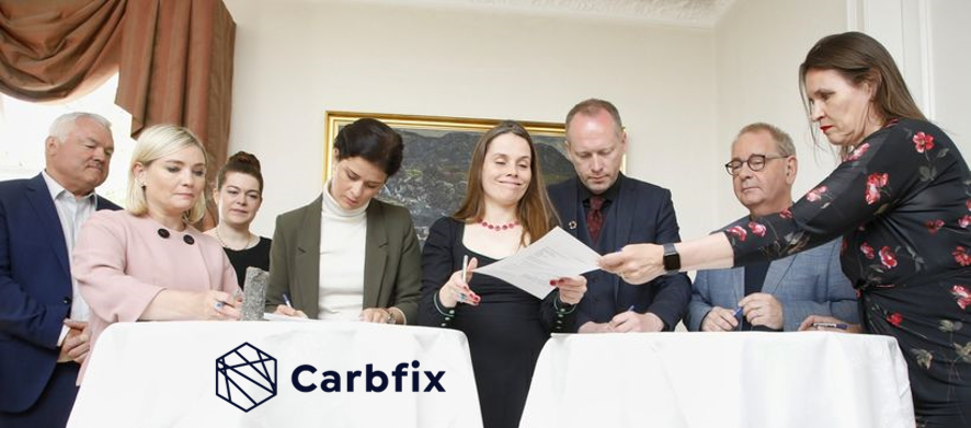 The government of Iceland signs a decleration of intent.