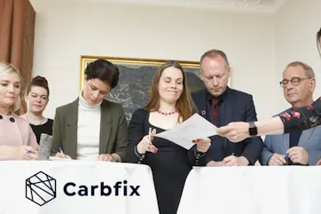 The government of Iceland signs a decleration of intent.