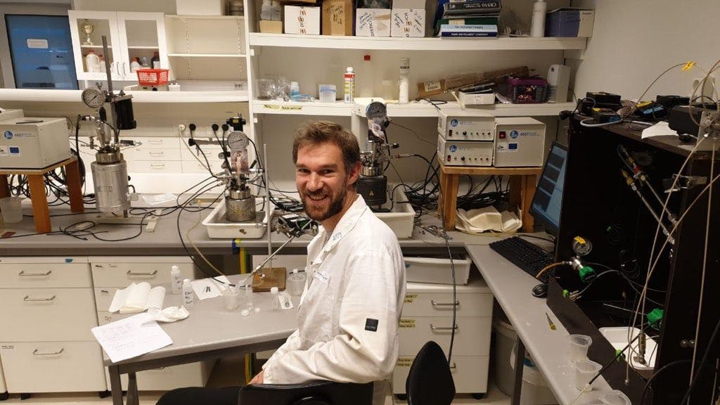 Geologist working in a laboratory.