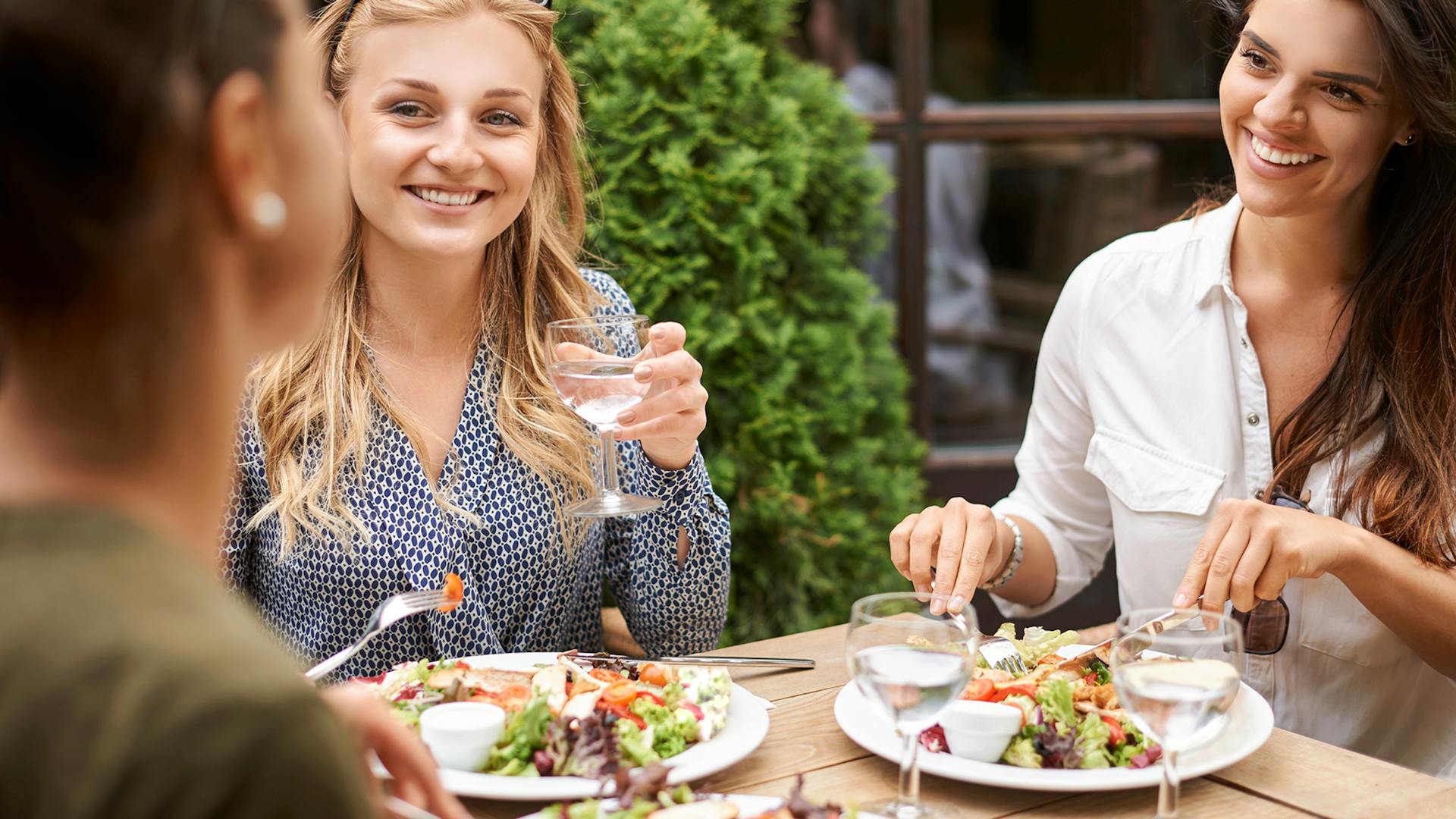 How To Dine Out On Keto Without Stressing Out