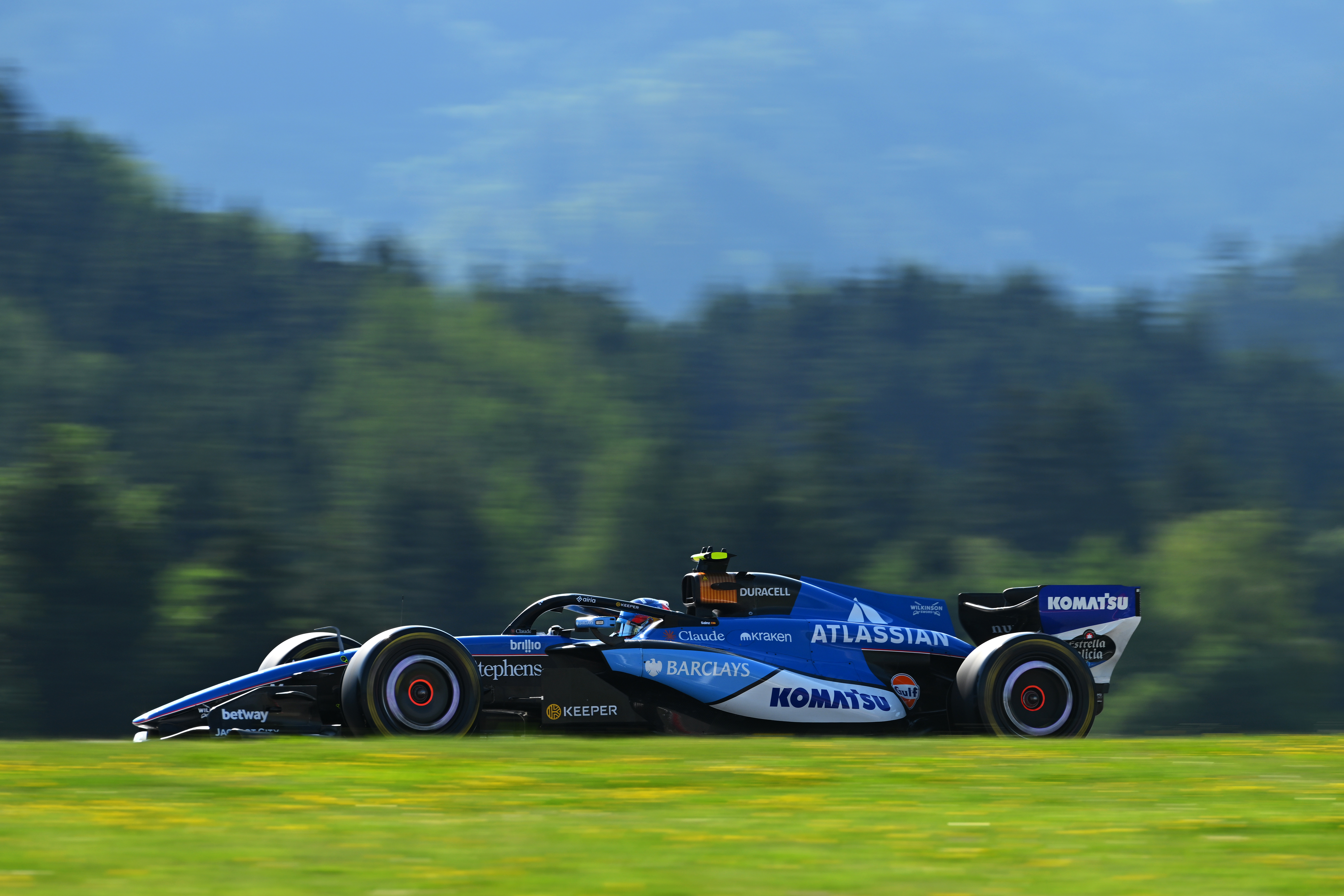Carlosとなります。 Carlos Sainz is focused only on improving after a challenging