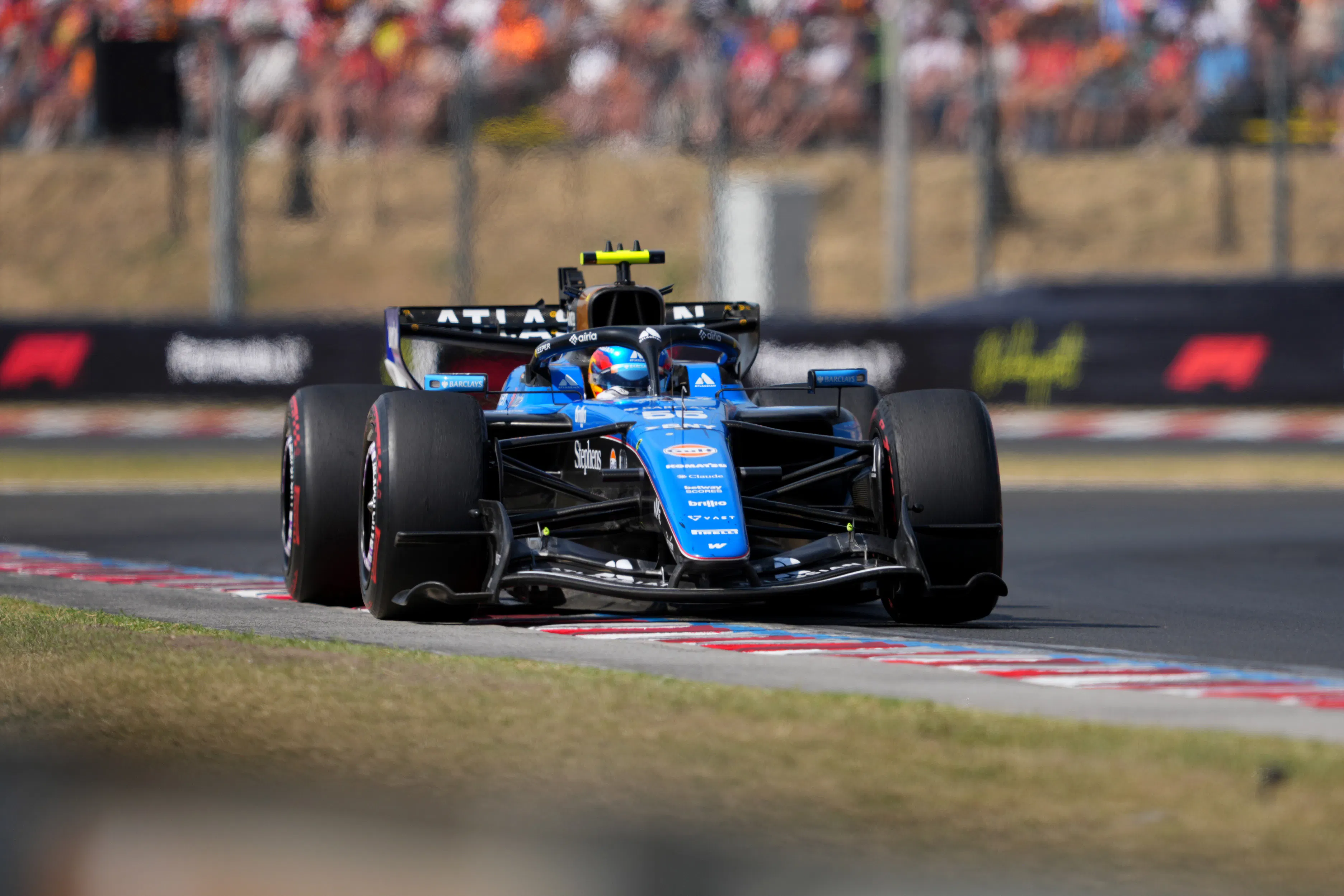 Carlos Sainz cierra la primera mitad de la temporada en Hungría fuera de  los puntos
