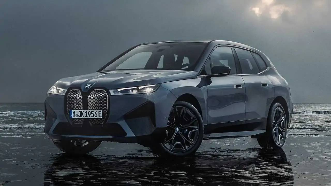 BMW iX (2023)