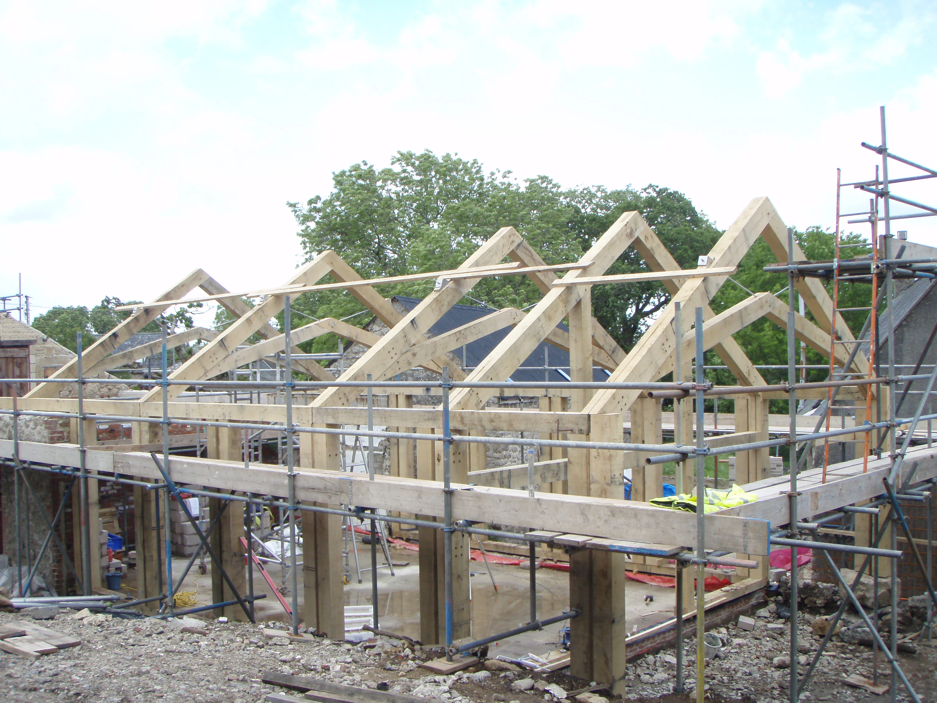 On-site installation of a structural oak frame