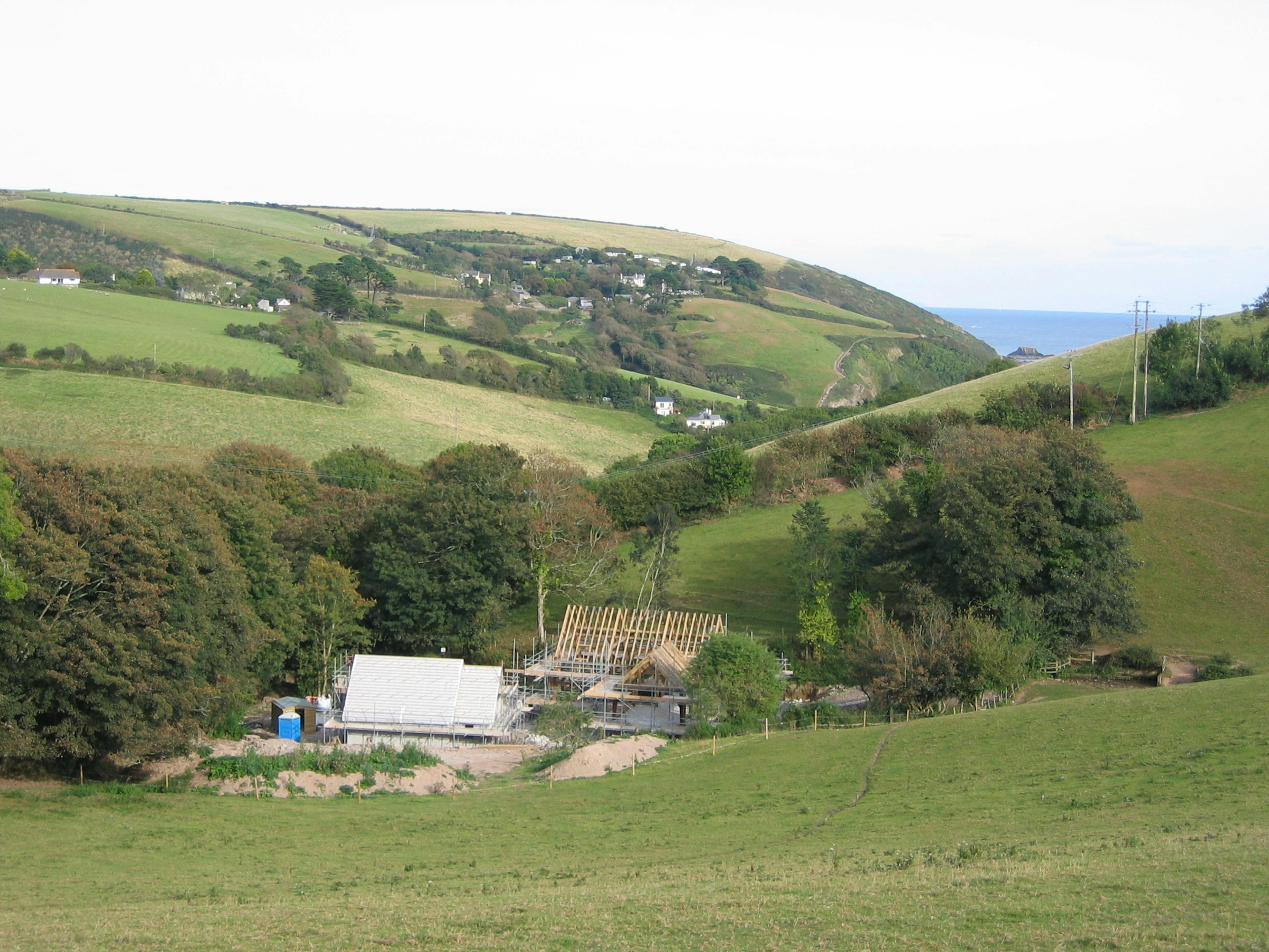 Installation of a one-and-a-half-storey oak-framed home in the countryside