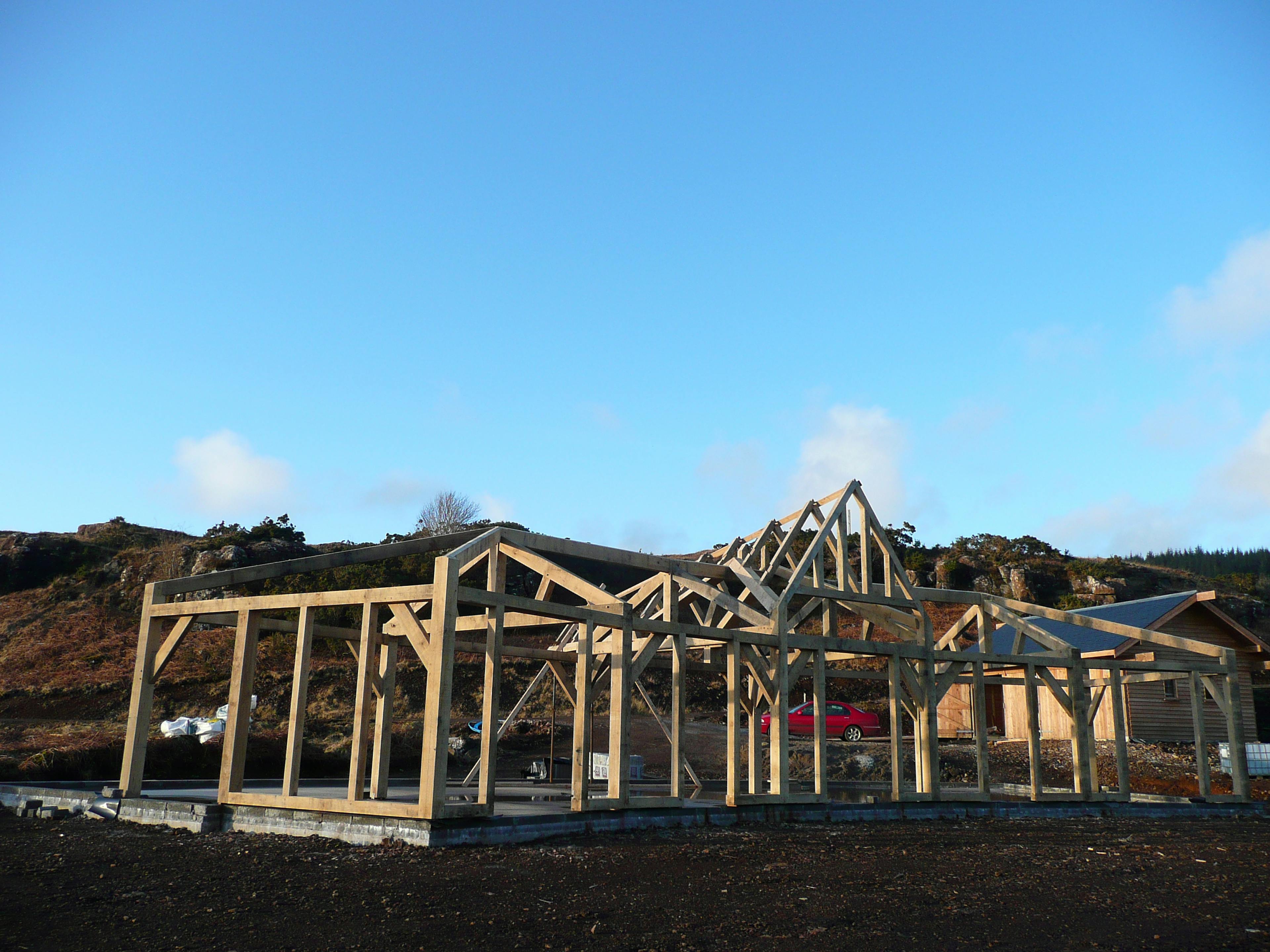 Site installation of a curved oak-framed family home