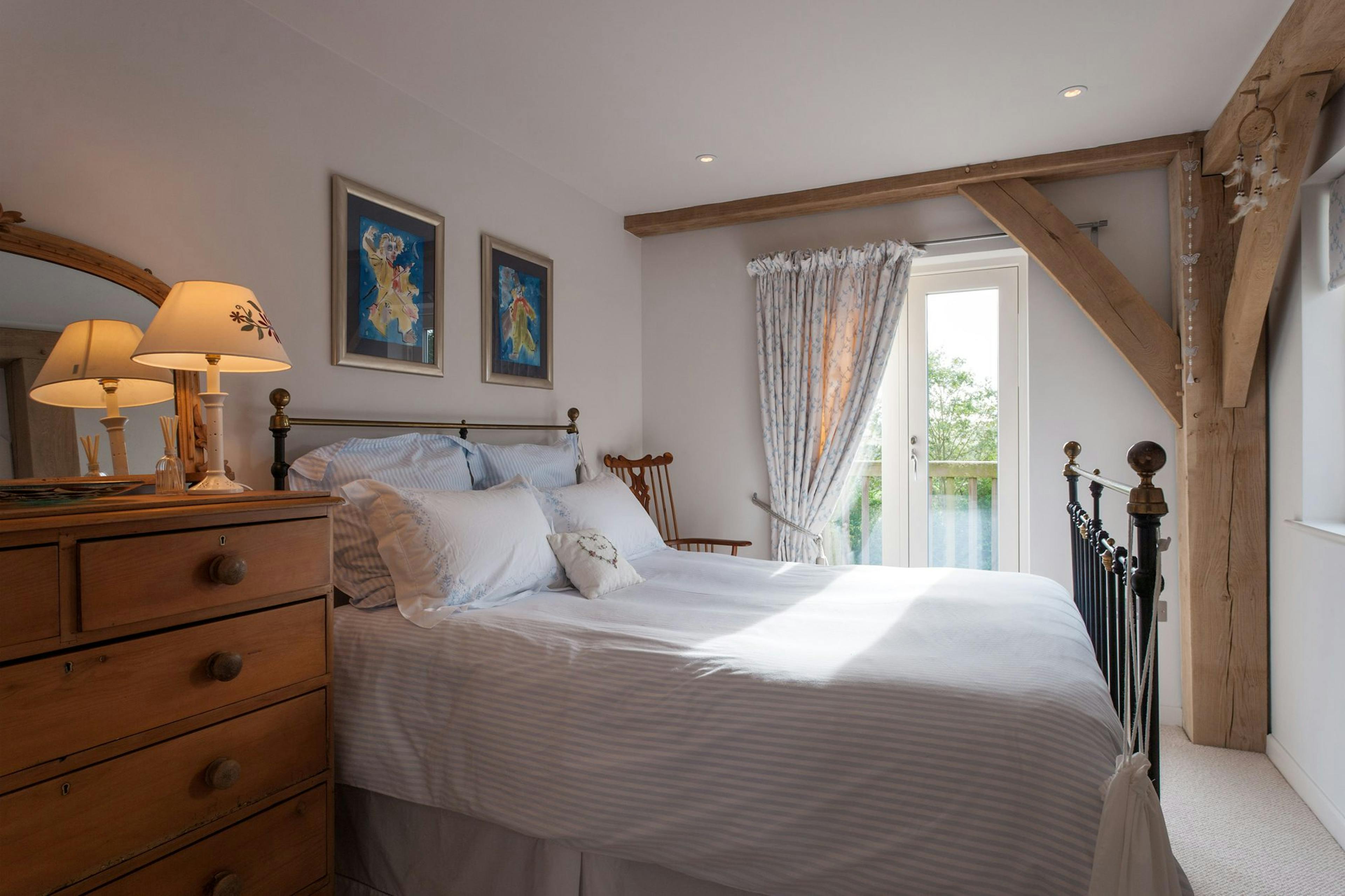 A cosy bedroom featuring an oak frame, creating a warm and inviting atmosphere