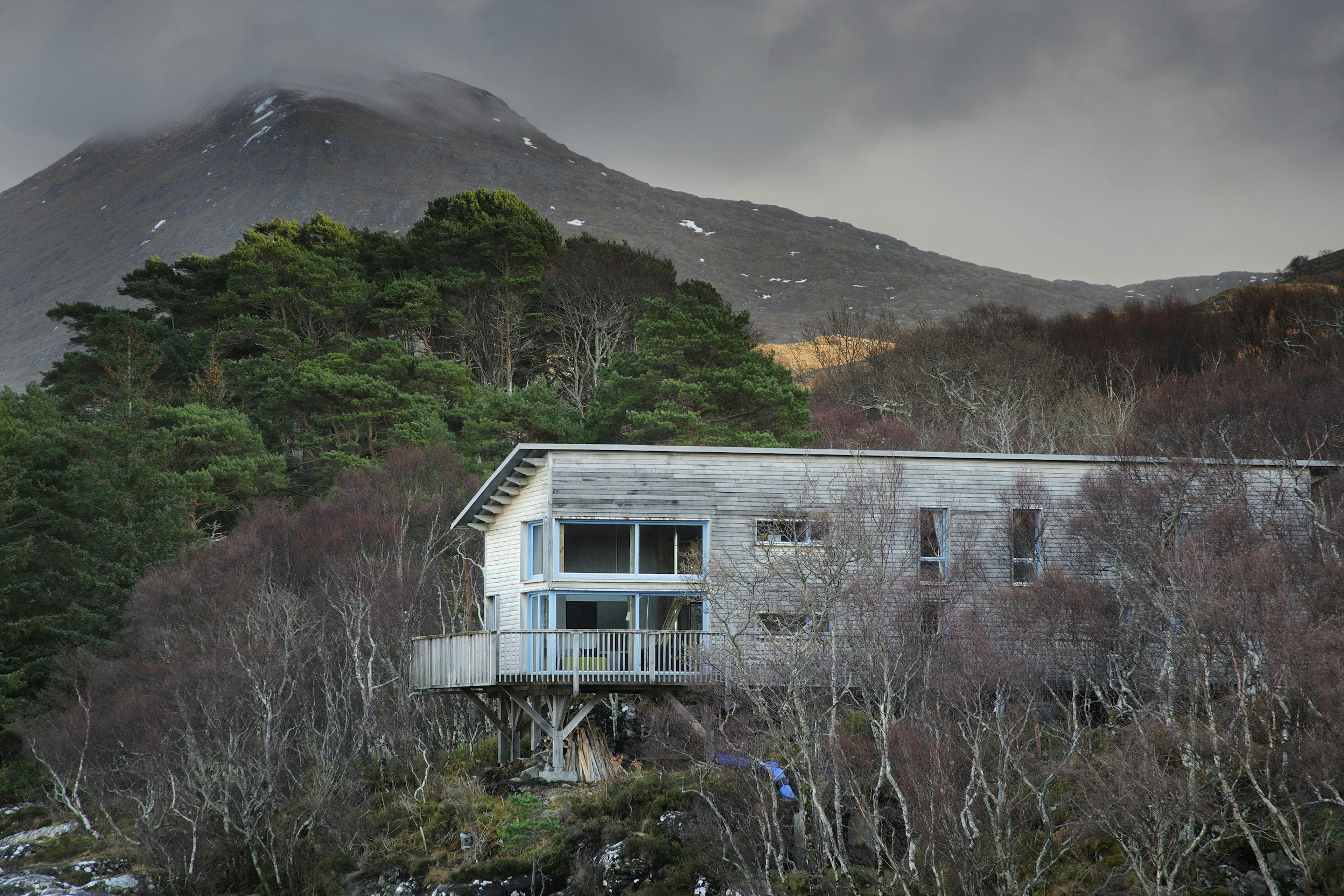 A hybrid Douglas fir and oak-framed carbon-neutral home located on the shores of Loch Ailort