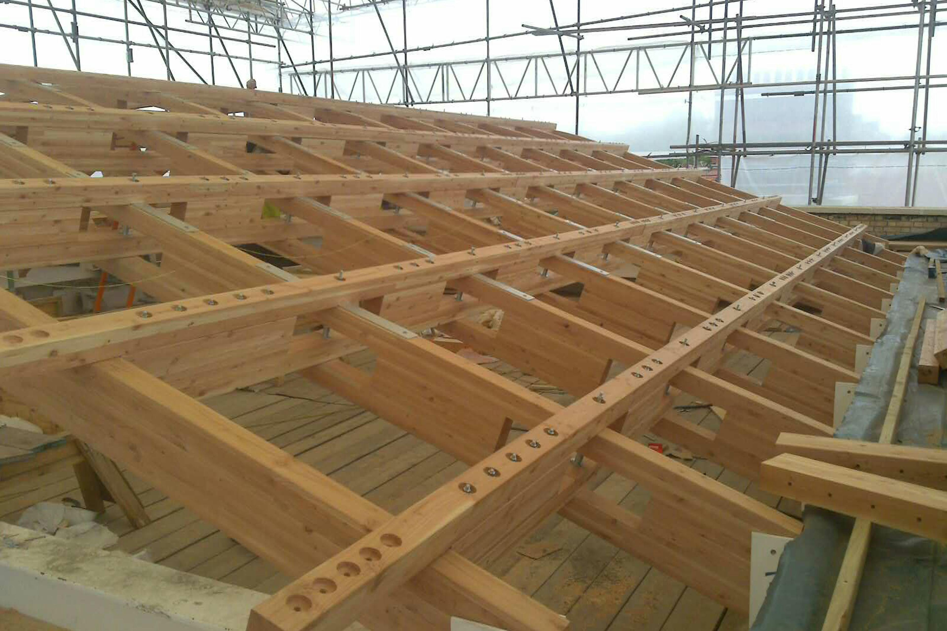A glulam gridshell roof structure during installation