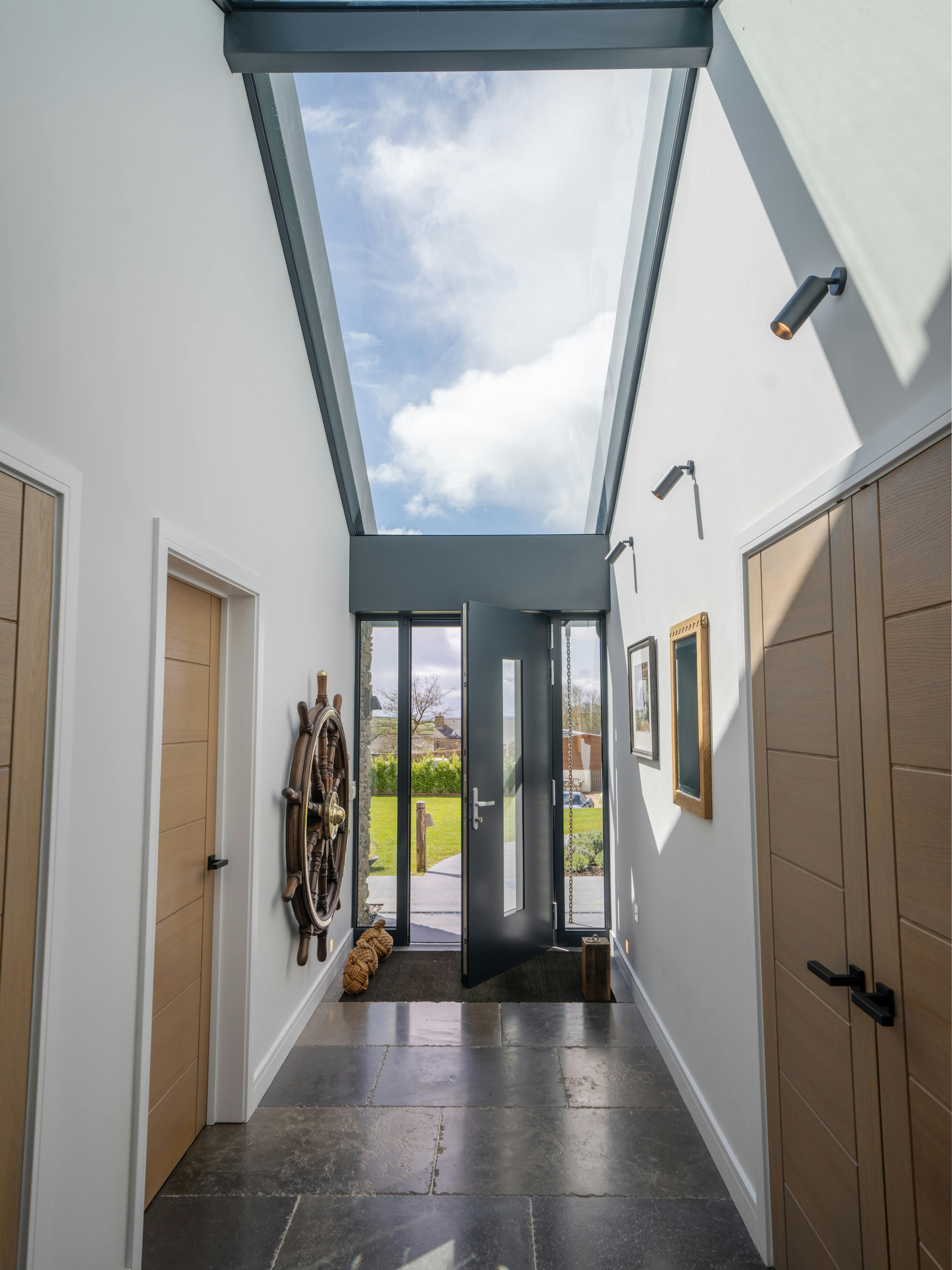 A large entrance way with a skylight