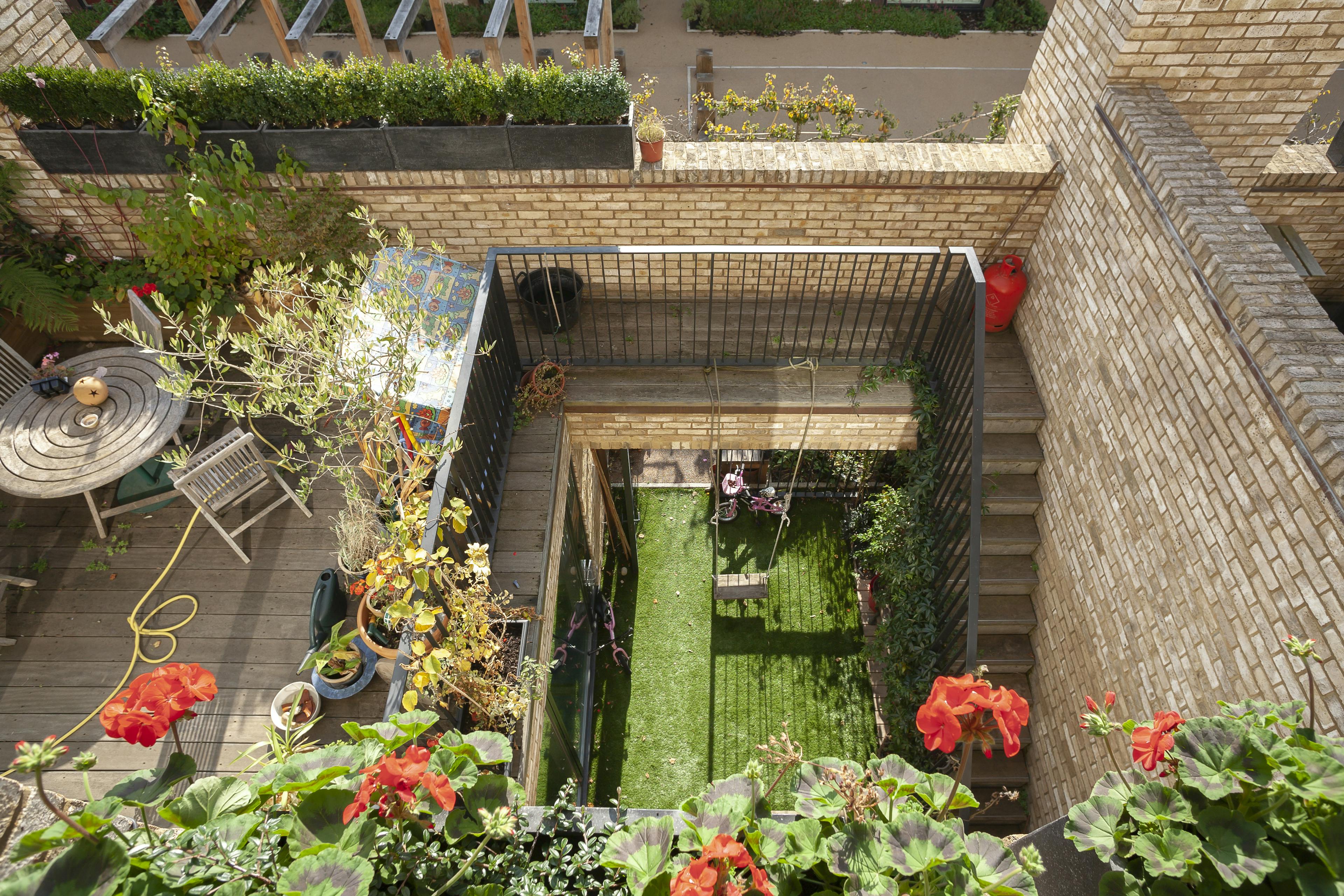 Exterior view of modern houses featuring courtyard gardens in an urban setting 