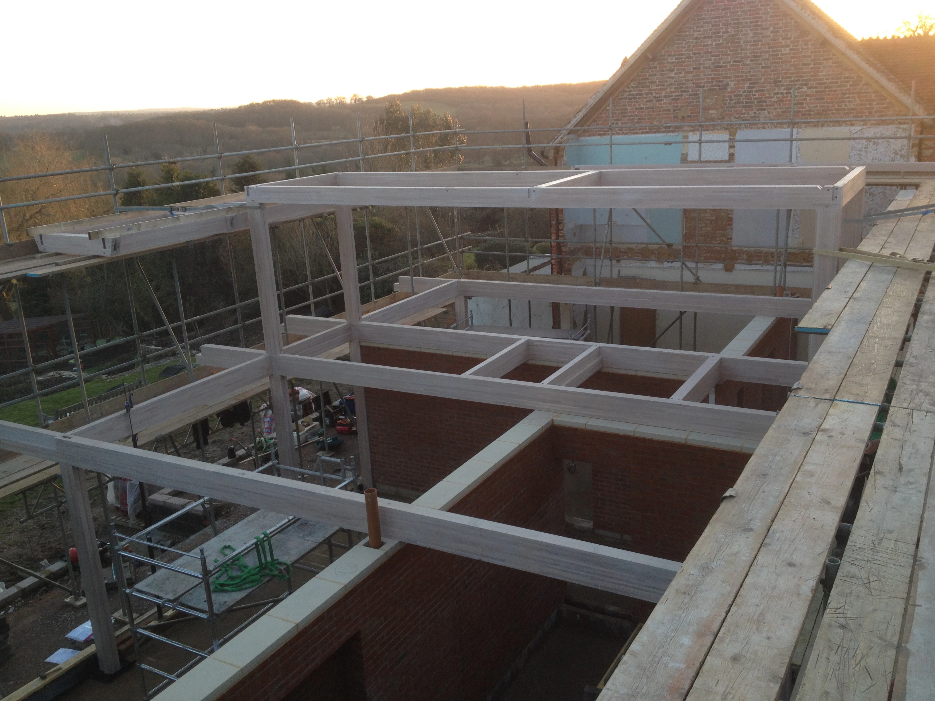 The frame of an oak glulam house during construction