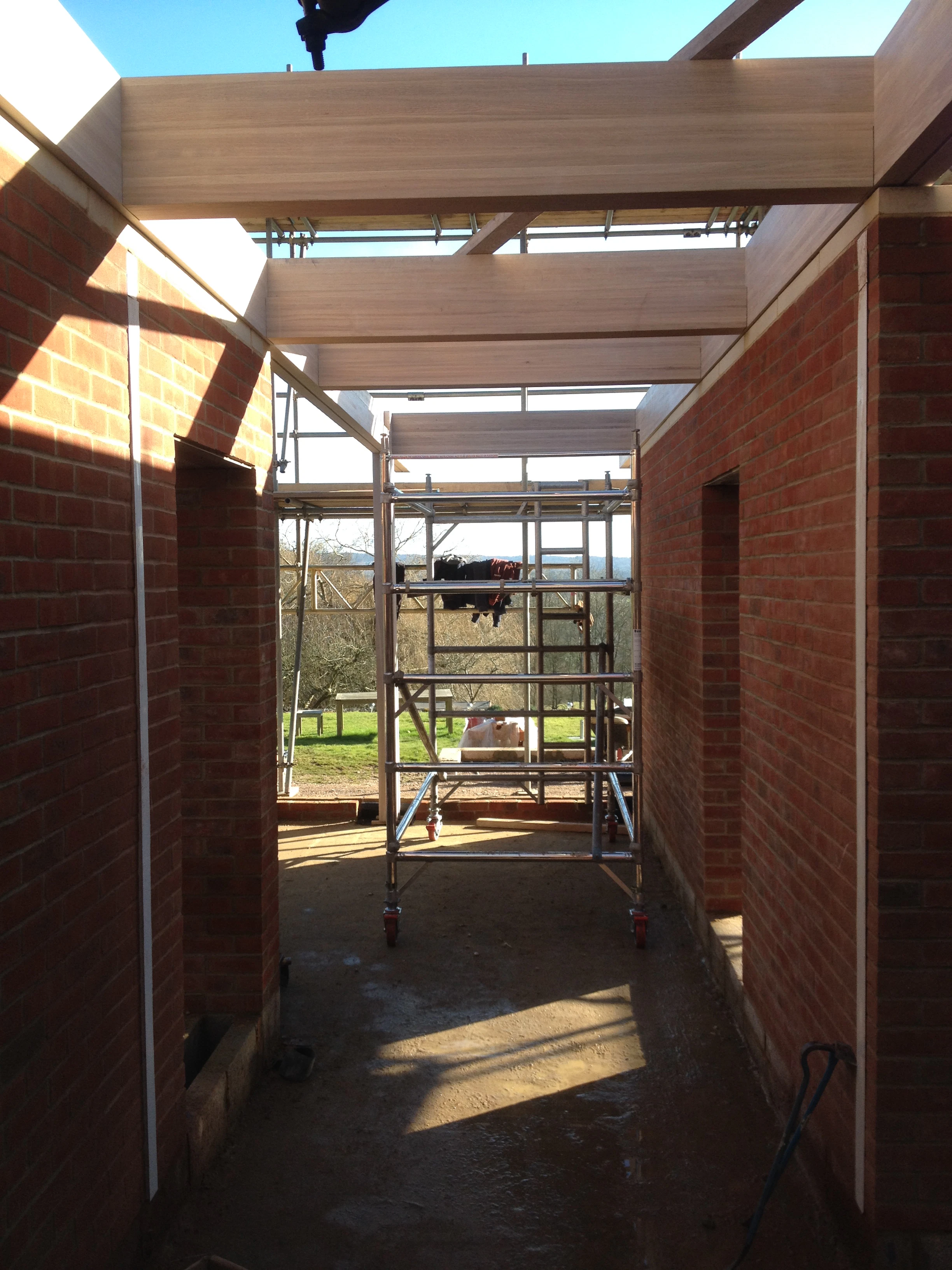The frame of an oak glulam house during construction