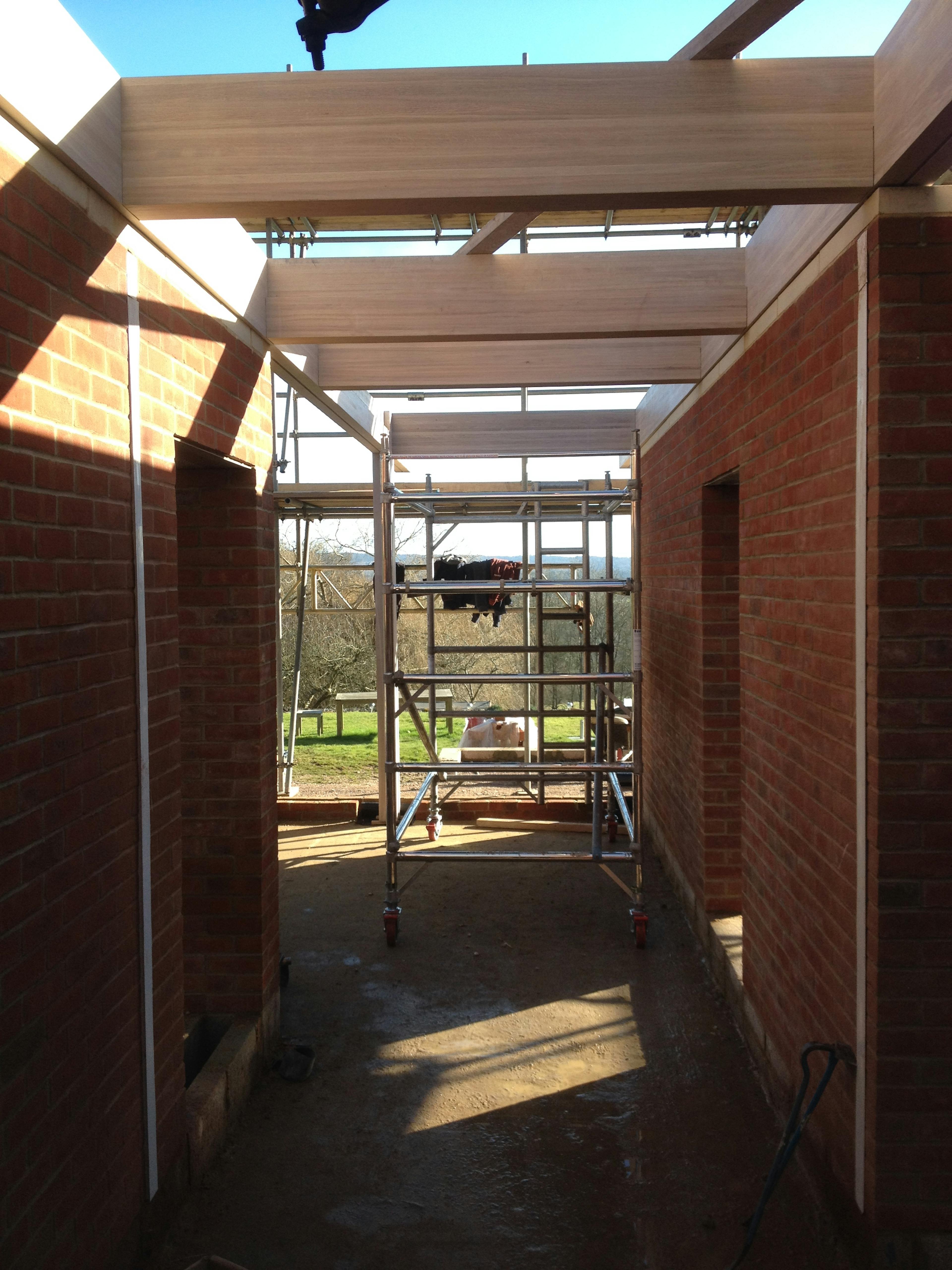 The frame of an oak glulam house during construction
