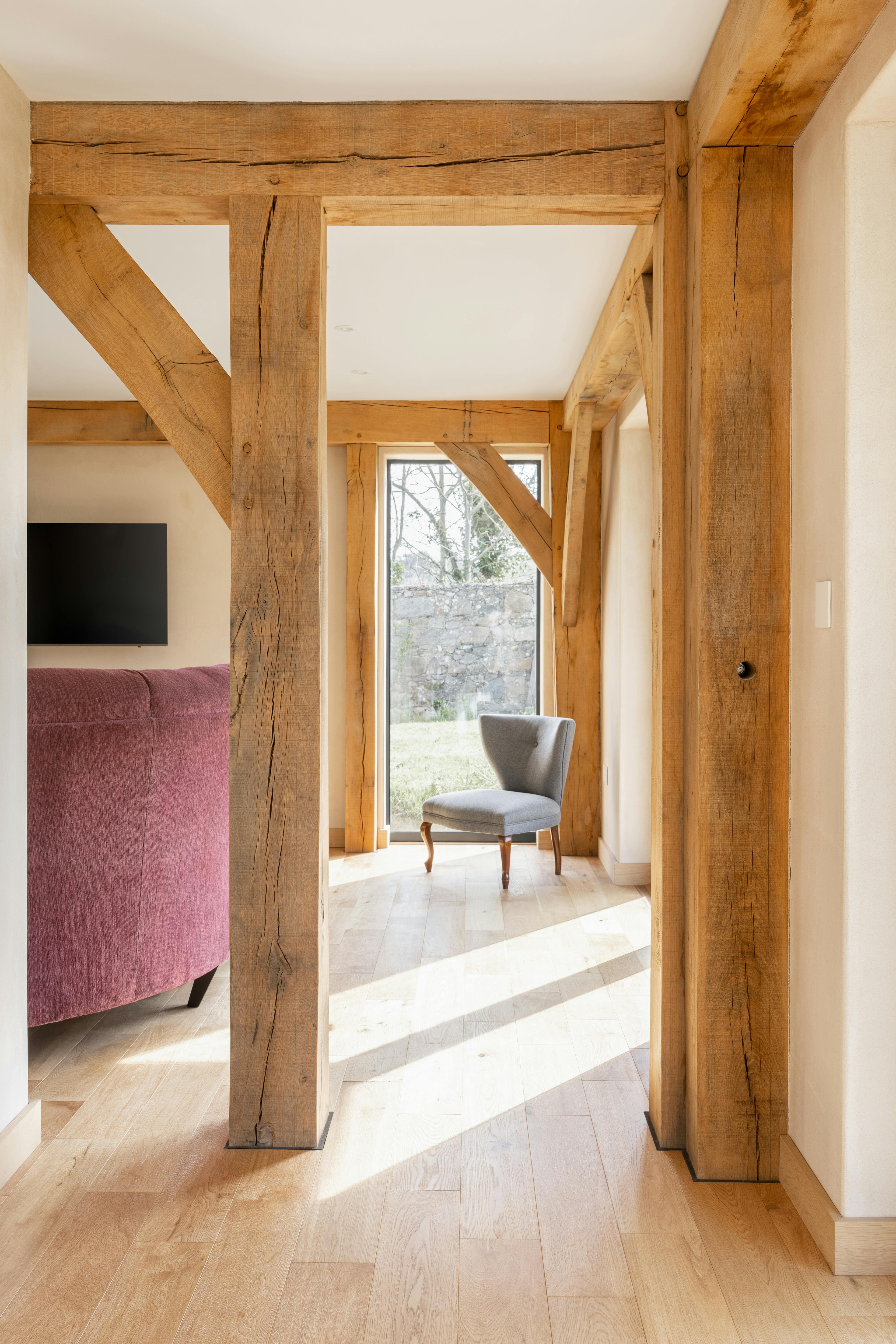 The corner of an oak framed living room 
