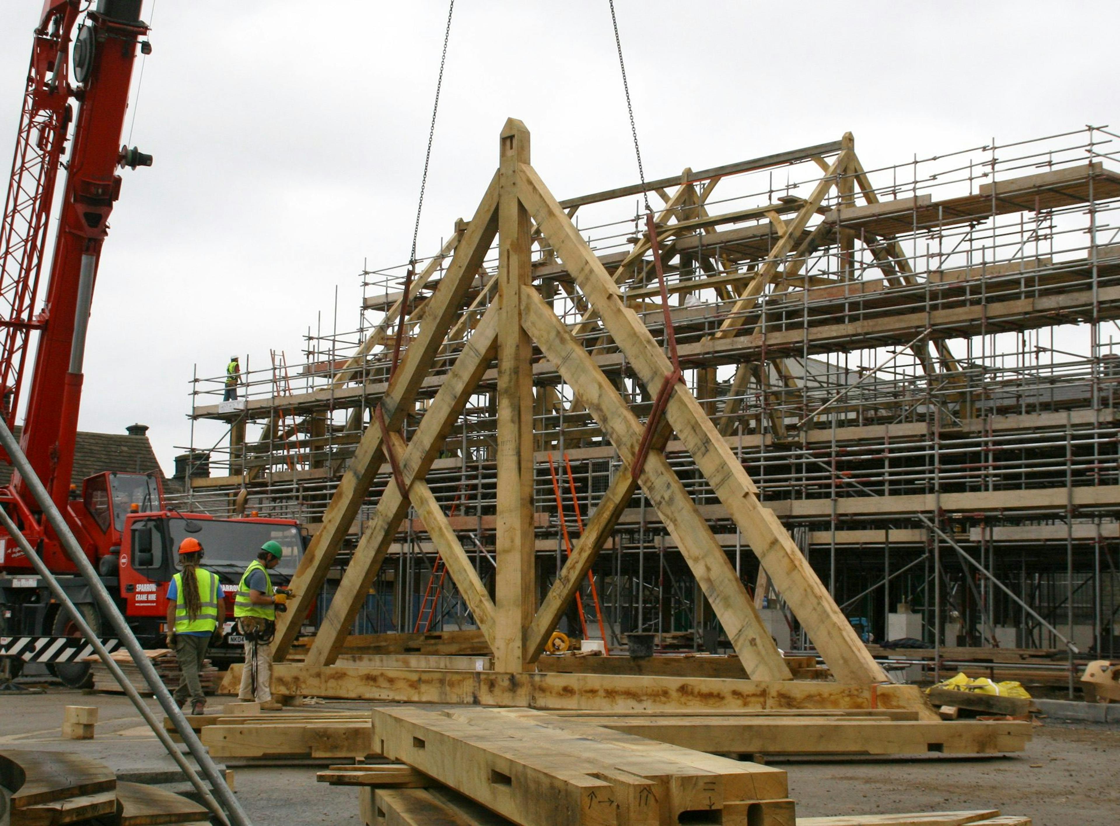 penistone_market_carpenter_oak_truss_construction