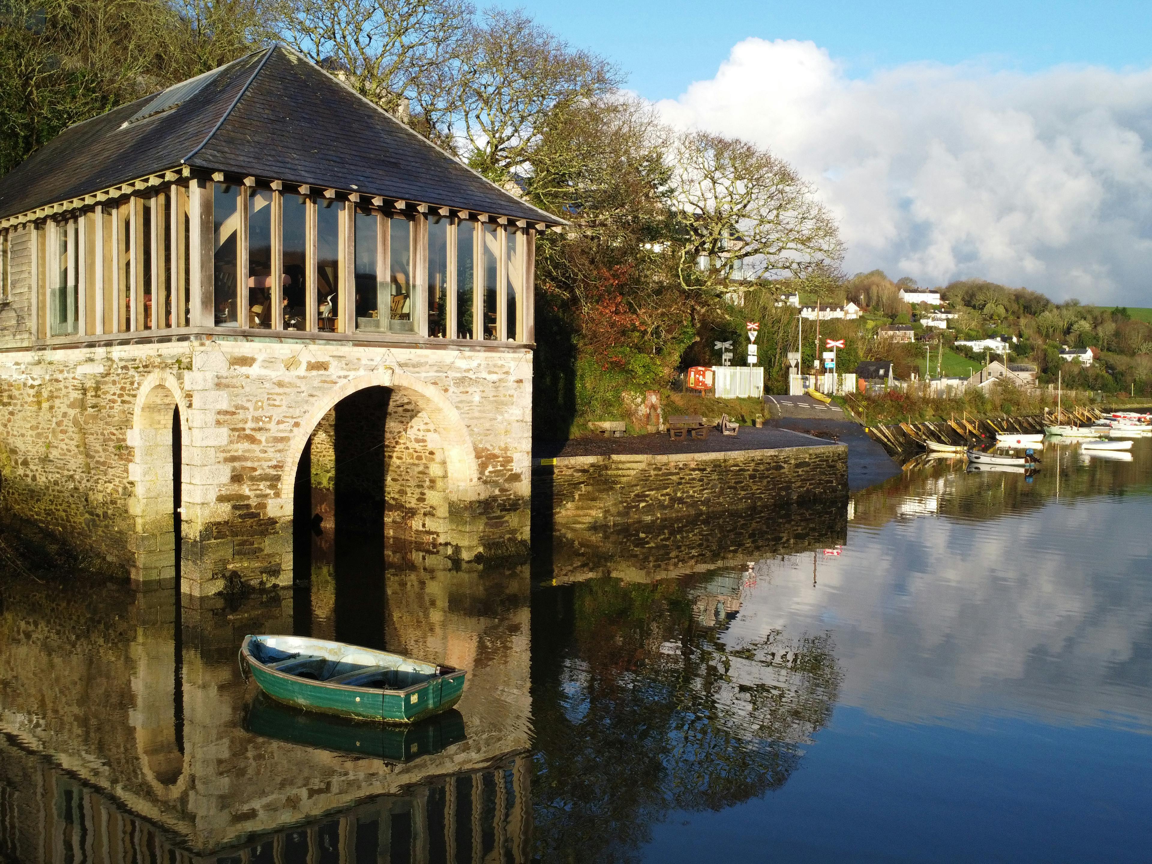 An oak framed retreat on top of a stone boathouse on the River Fowey 