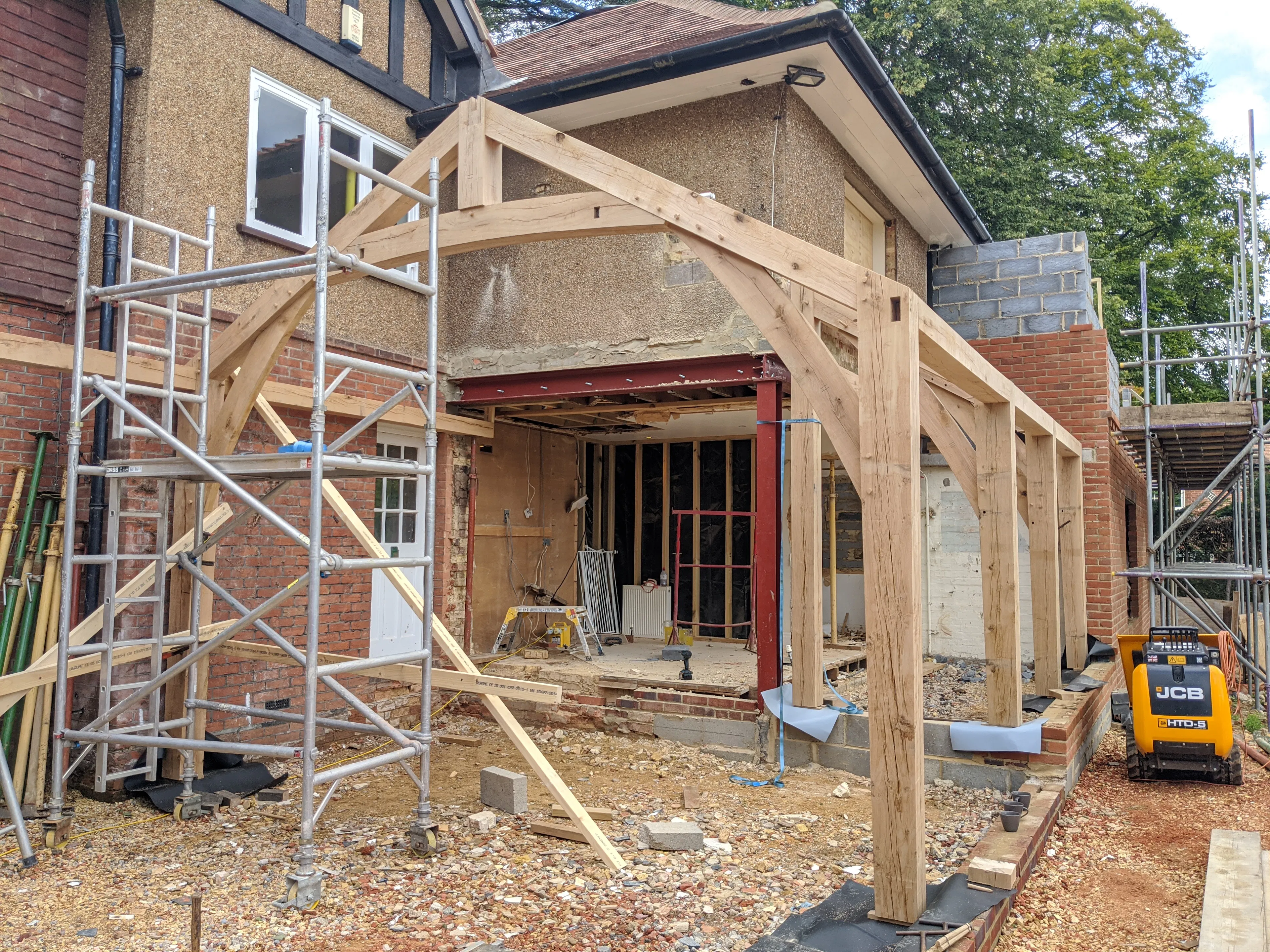 The installation of a frame for a modern oak framed extension