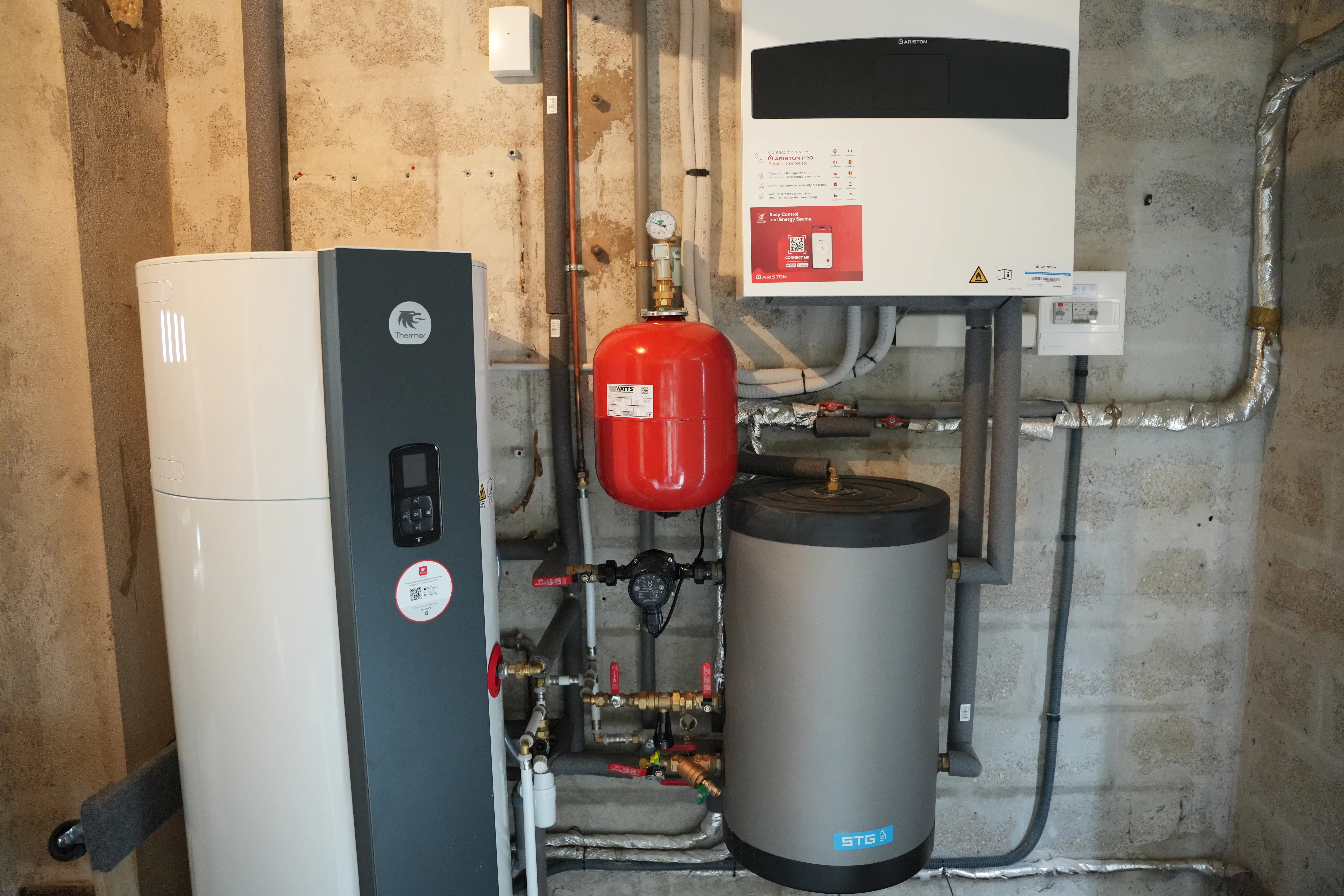Pompe à chaleur air / eau et ballon thermodynamique installés chez madame Marzio par Avisun x Carrefour énergies