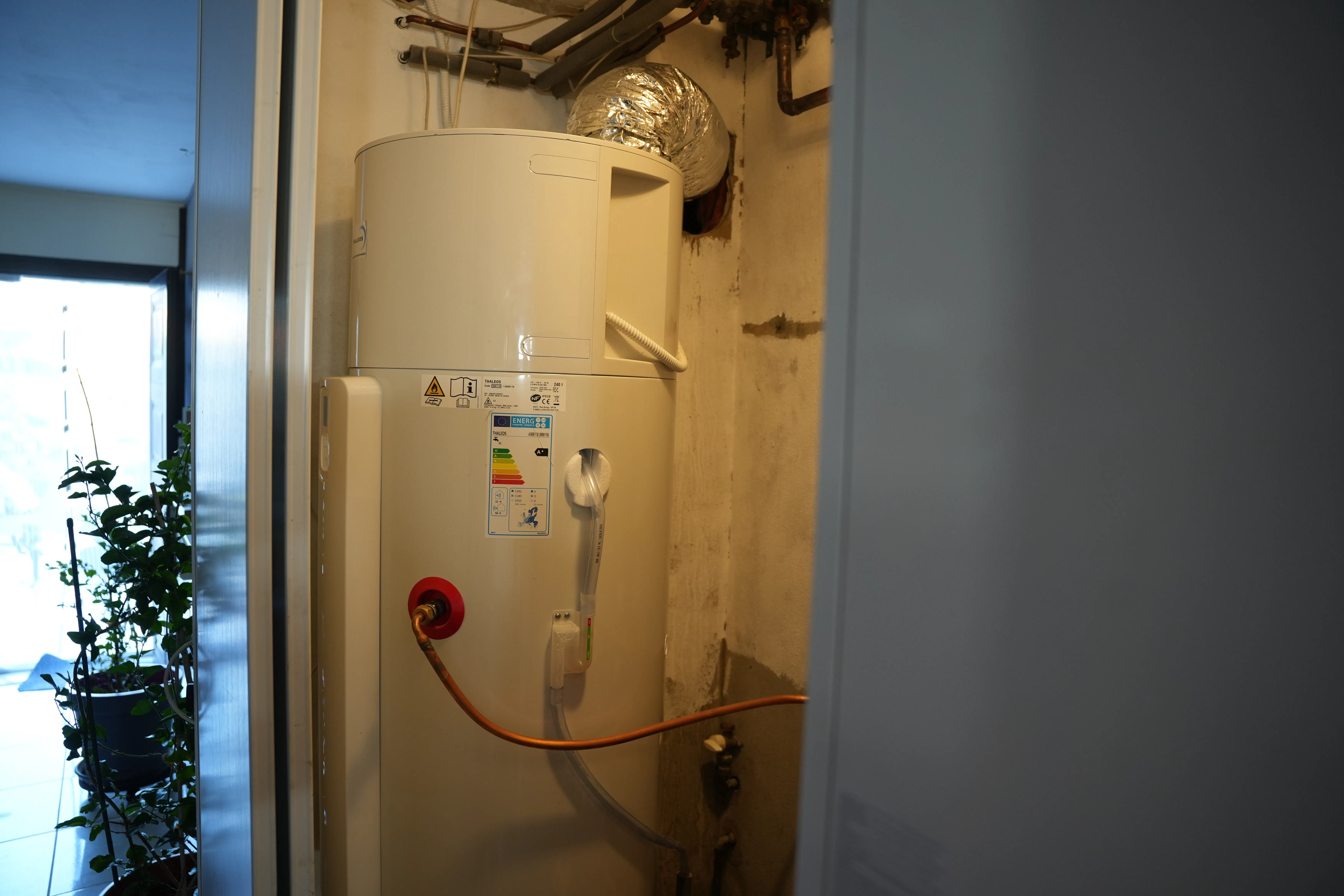 Pompe à chaleur air / eau installée chez monsieur Khandy par Avisun x Carrefour énergies