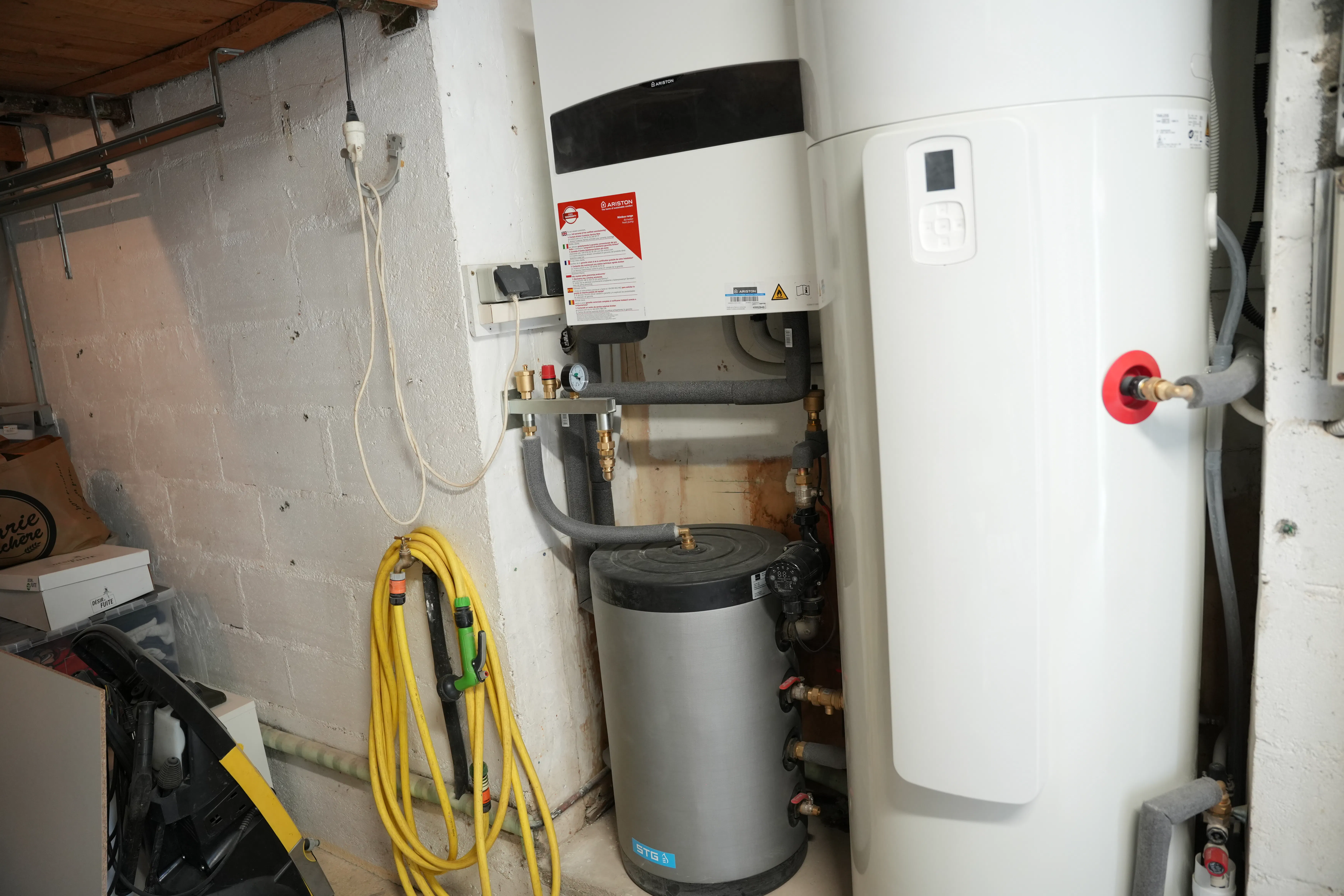 Pompe à chaleur air / eau et ballon thermodynamique installés chez monsieur Lallemand par Avisun x Carrefour énergies