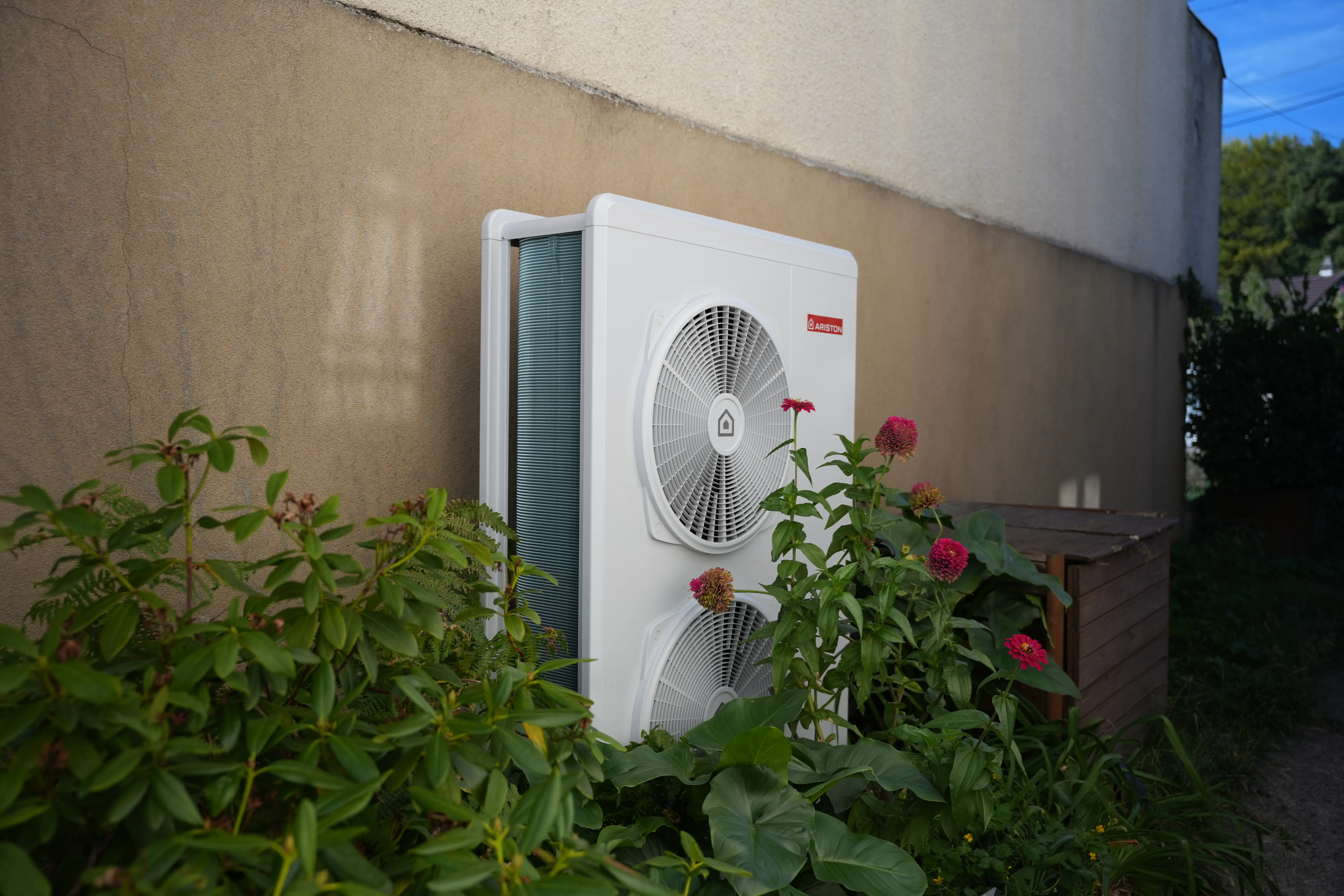 Pompe à chaleur air / eau installée chez monsieur Adapen par Avisun x Carrefour énergies