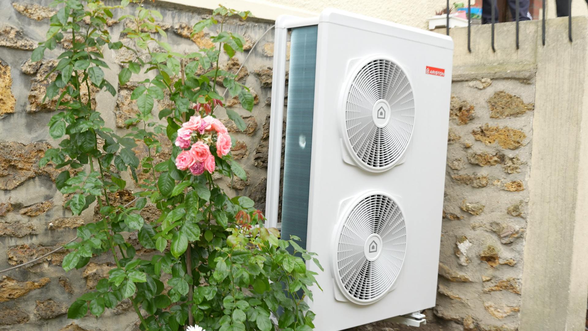 Photo installation pompe à chaleur Carrefour Énergies