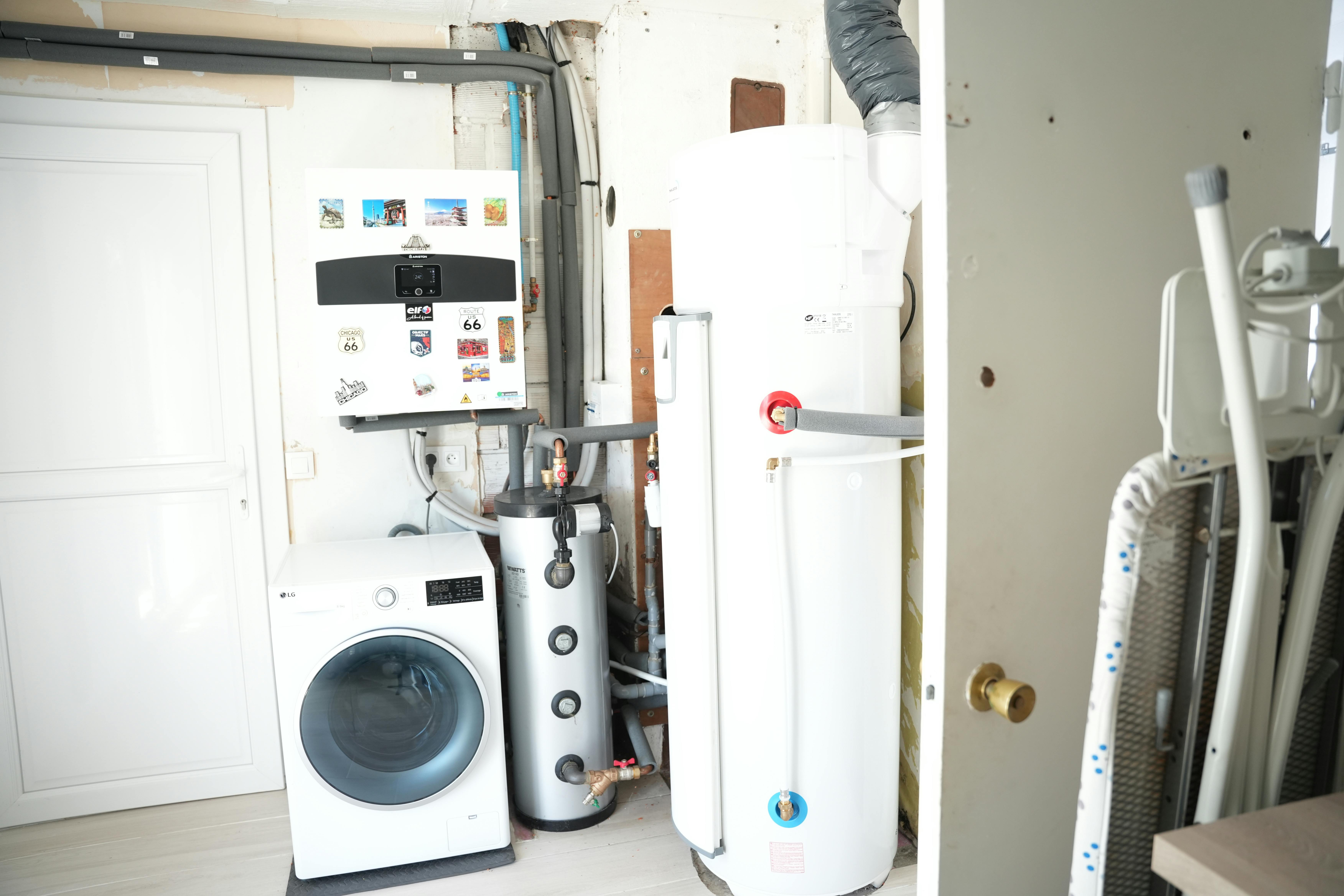 installation pompe à chaleur air eau avec ballon thermodynamique chez M. Vervelle par Carrefour Énergies