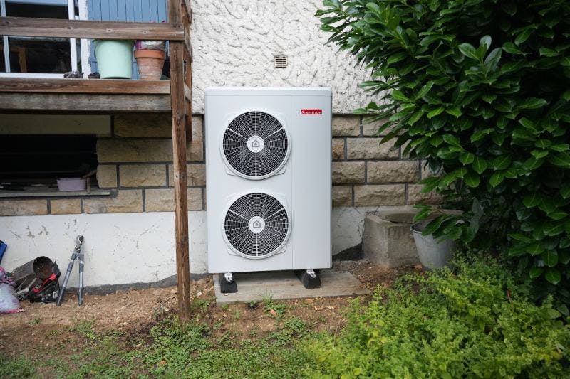 Photo d'une installation d'une pompe à chaleur air/eau chez monsieur Josse à Villiers-sur-Orge