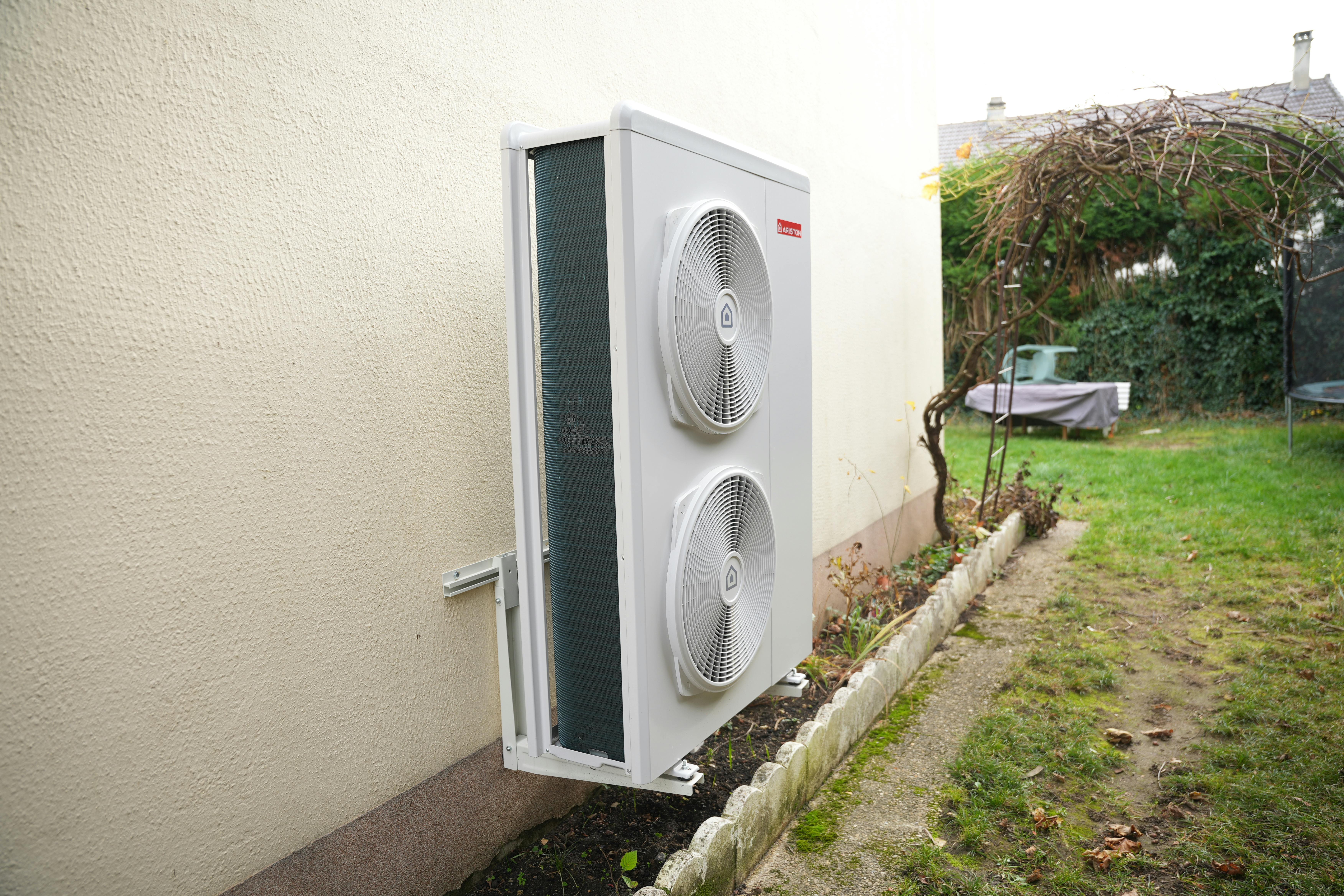 pompe à chaleur air eau installée chez madame Hamdi par carrefour énergies x avisun