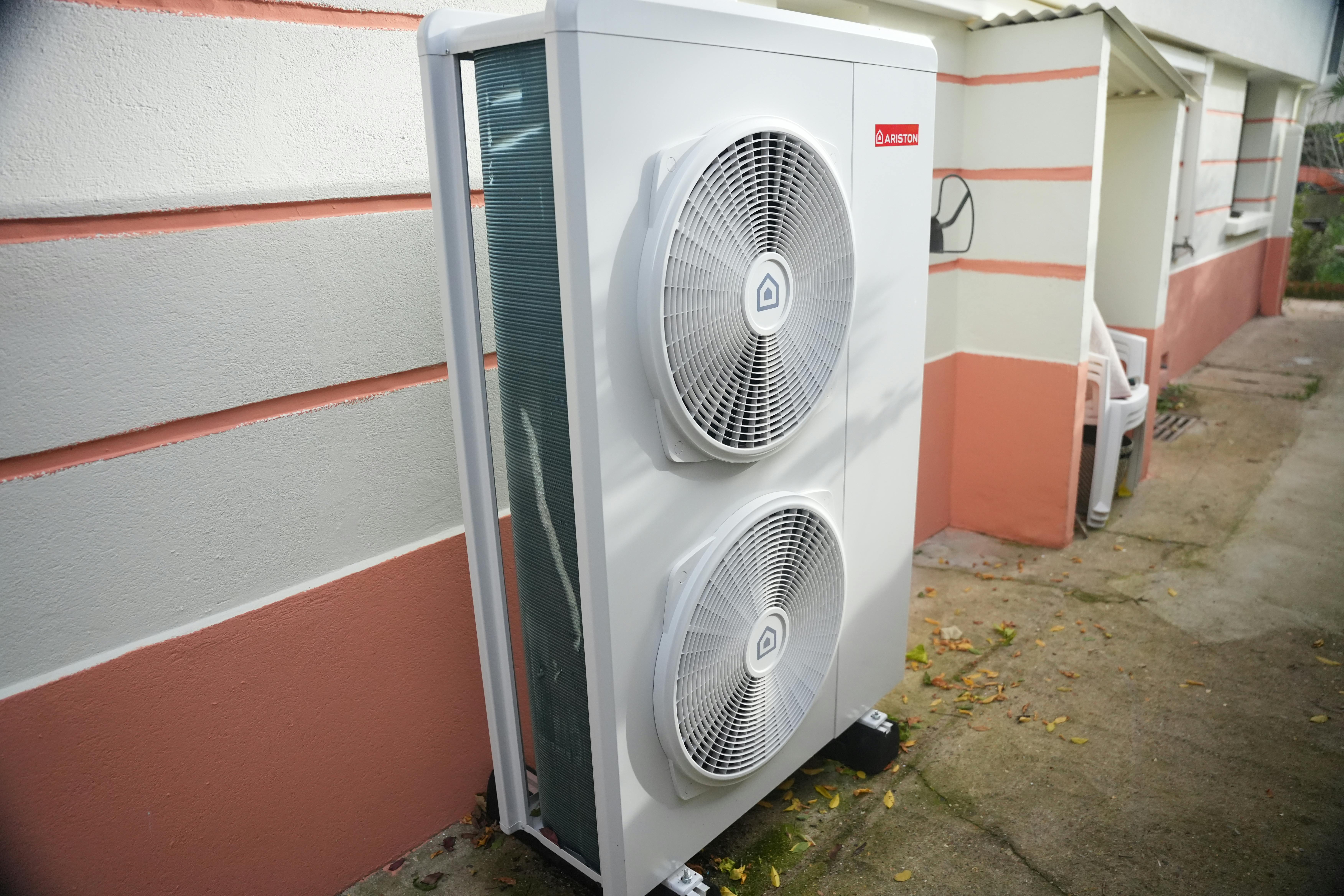 pompe à chaleur air eau installée chez madame Hamdi par carrefour énergies x avisun