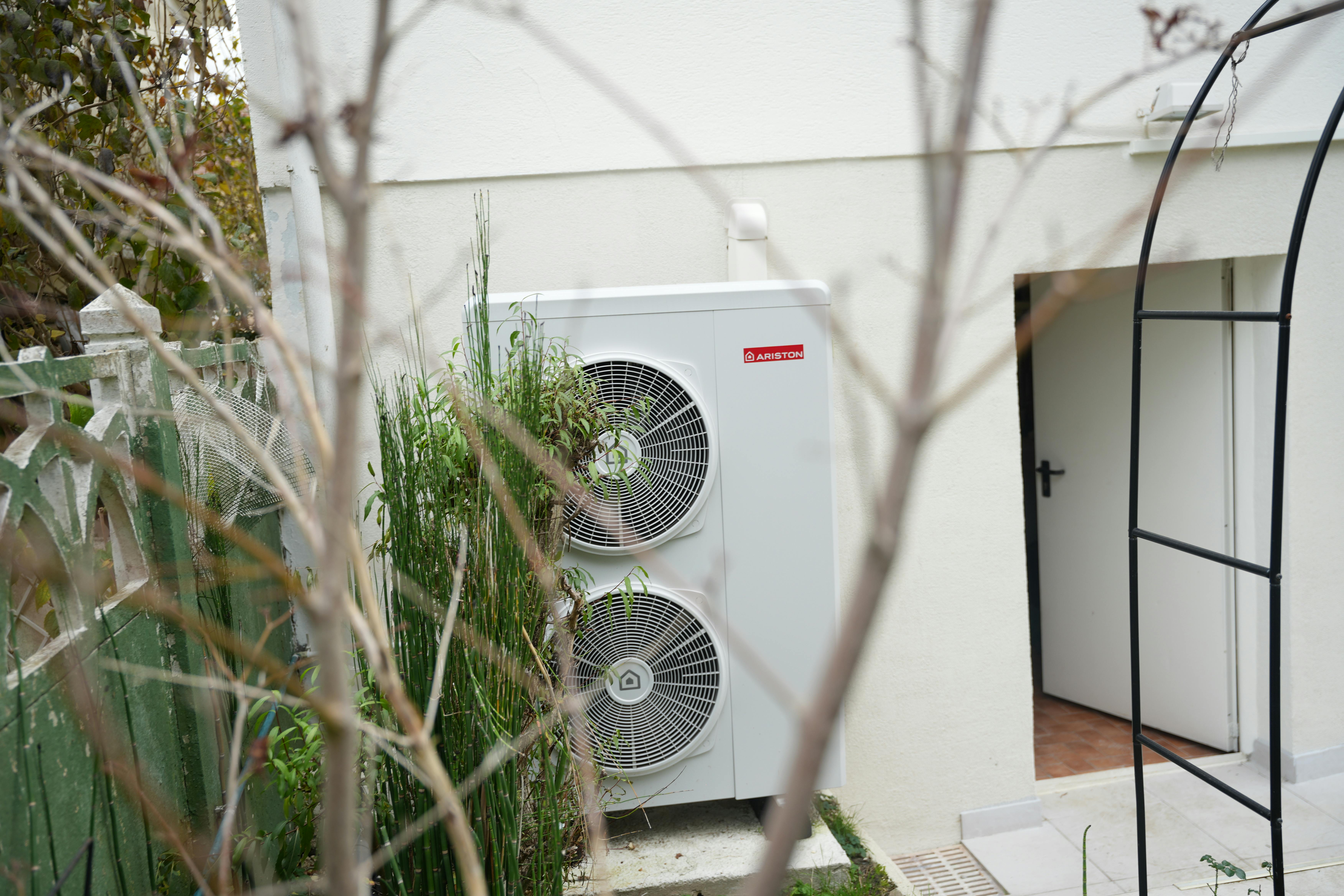 installation pompe à chaleur air eau chez Mr fournier par Avisun x Carrefour énergies