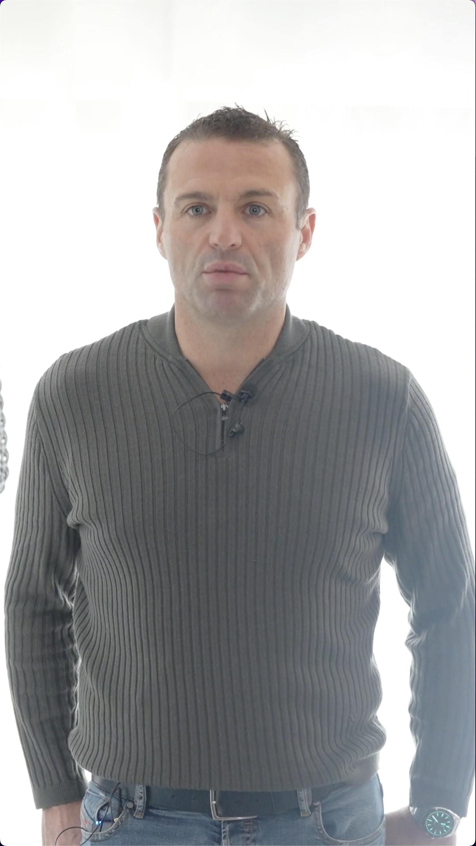 Monsieur Duval entrain de parler de son installation d'une pompe à chaleur air/eau par Carrefour énergies