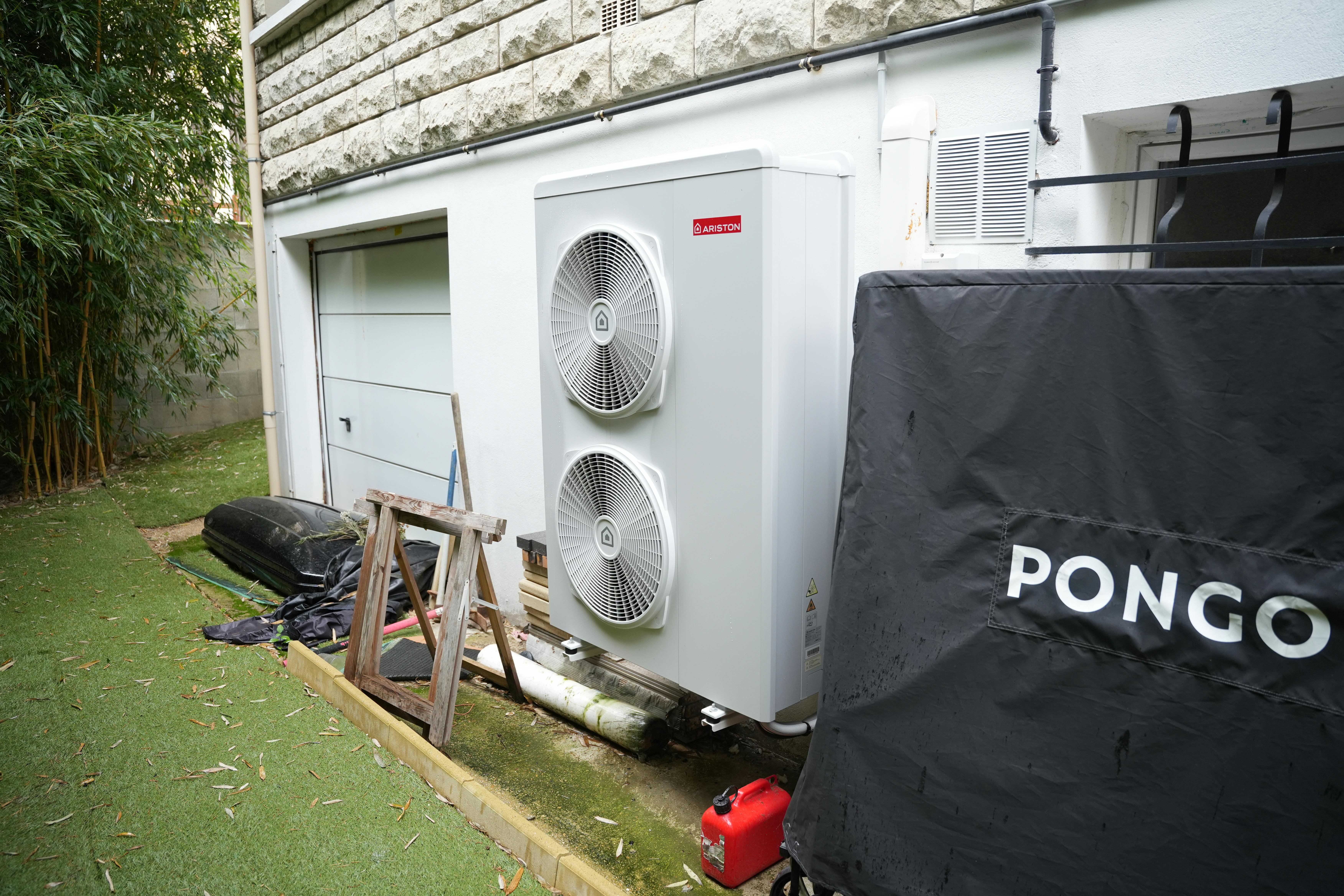 pompe à chaleur air eau installée chez monsieur Duval par carrefour énergies x avisun