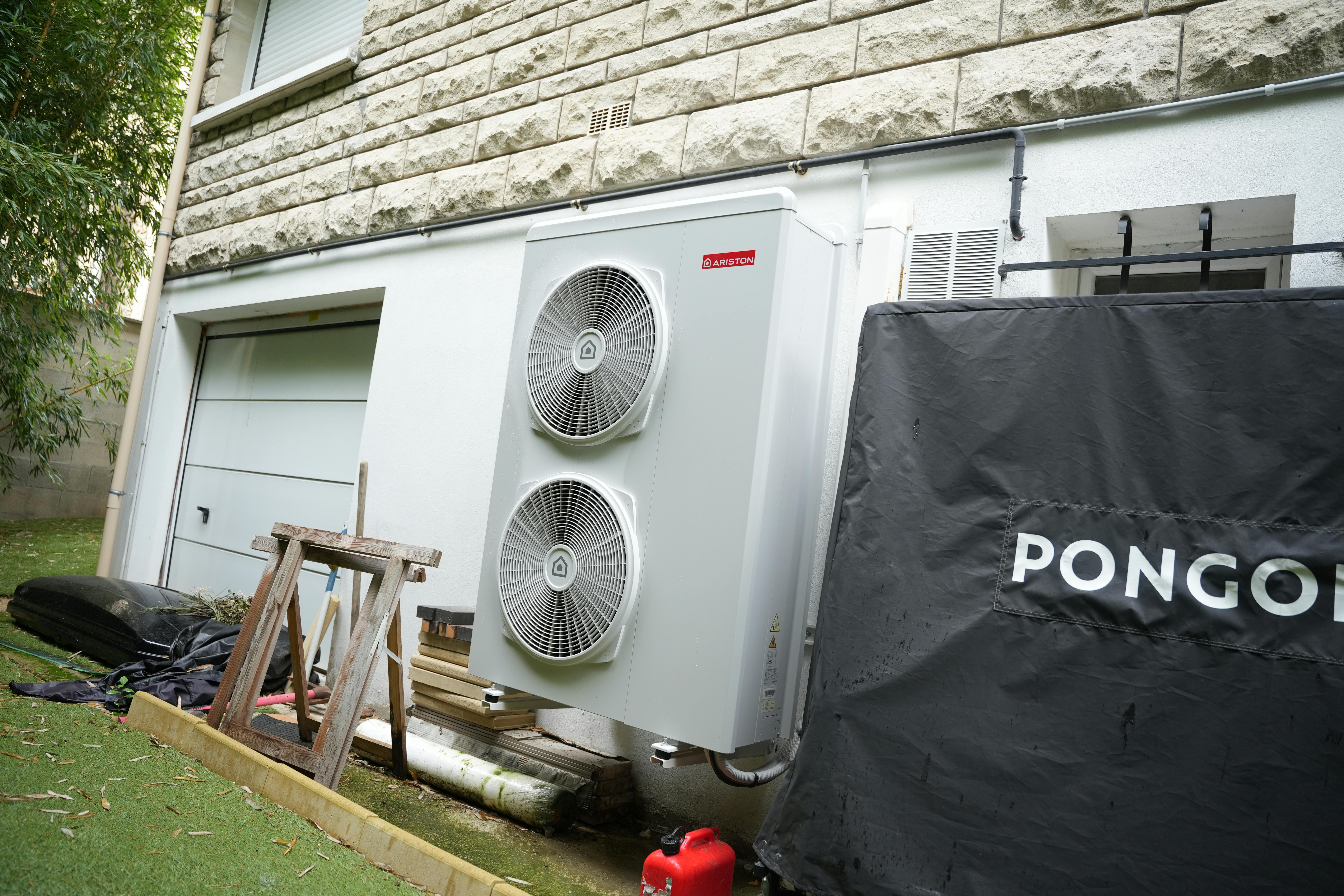 pompe à chaleur air eau installée chez monsieur Duval par carrefour énergies x avisun