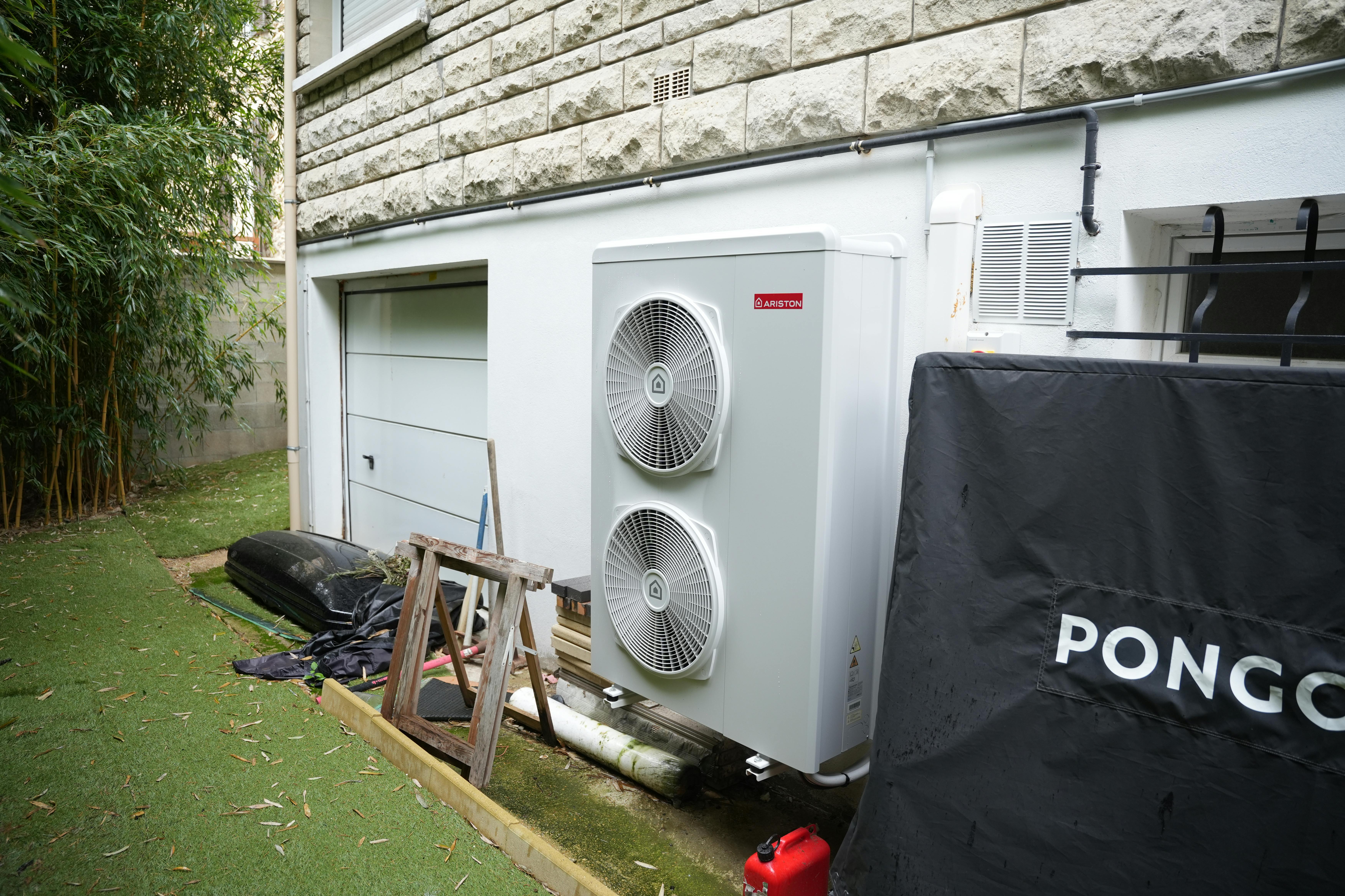 pompe à chaleur air eau installée chez monsieur Duval par carrefour énergies x avisun