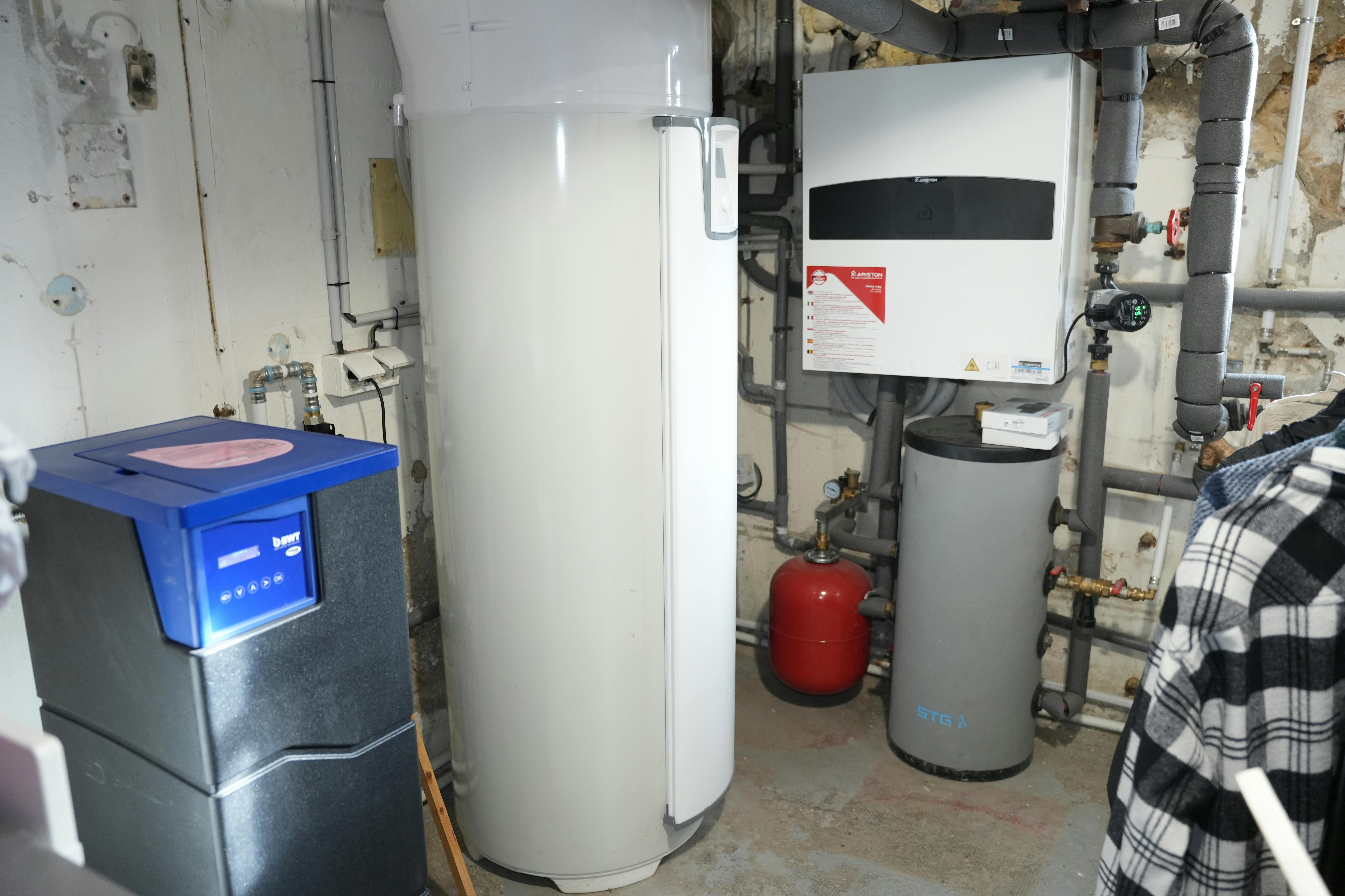 pompe à chaleur air eau et ballon thermodynamique installés chez monsieur Avice par carrefour énergies x avisun