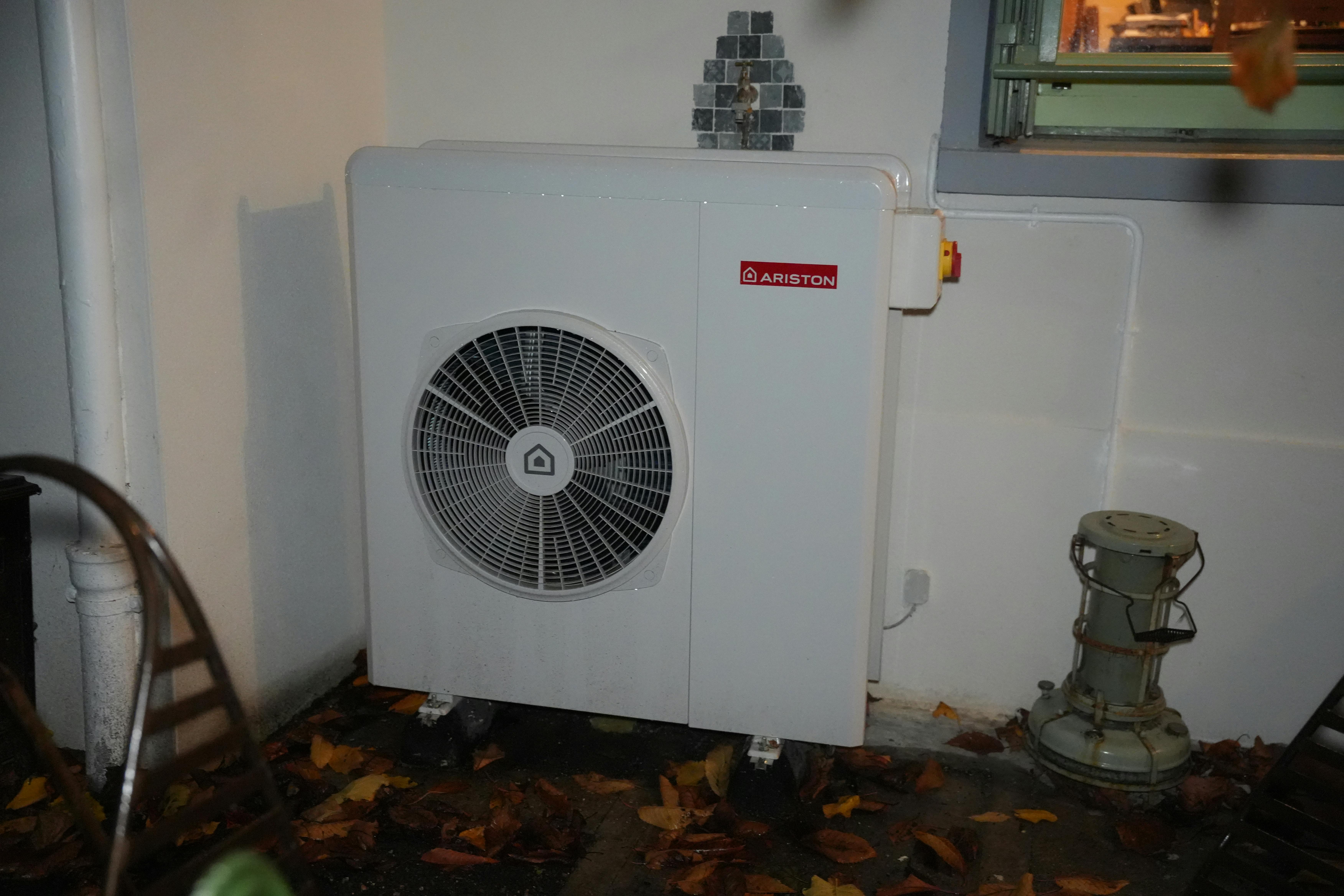 pompe à chaleur air eau installée chez madame Trouillard par carrefour énergies x avisun