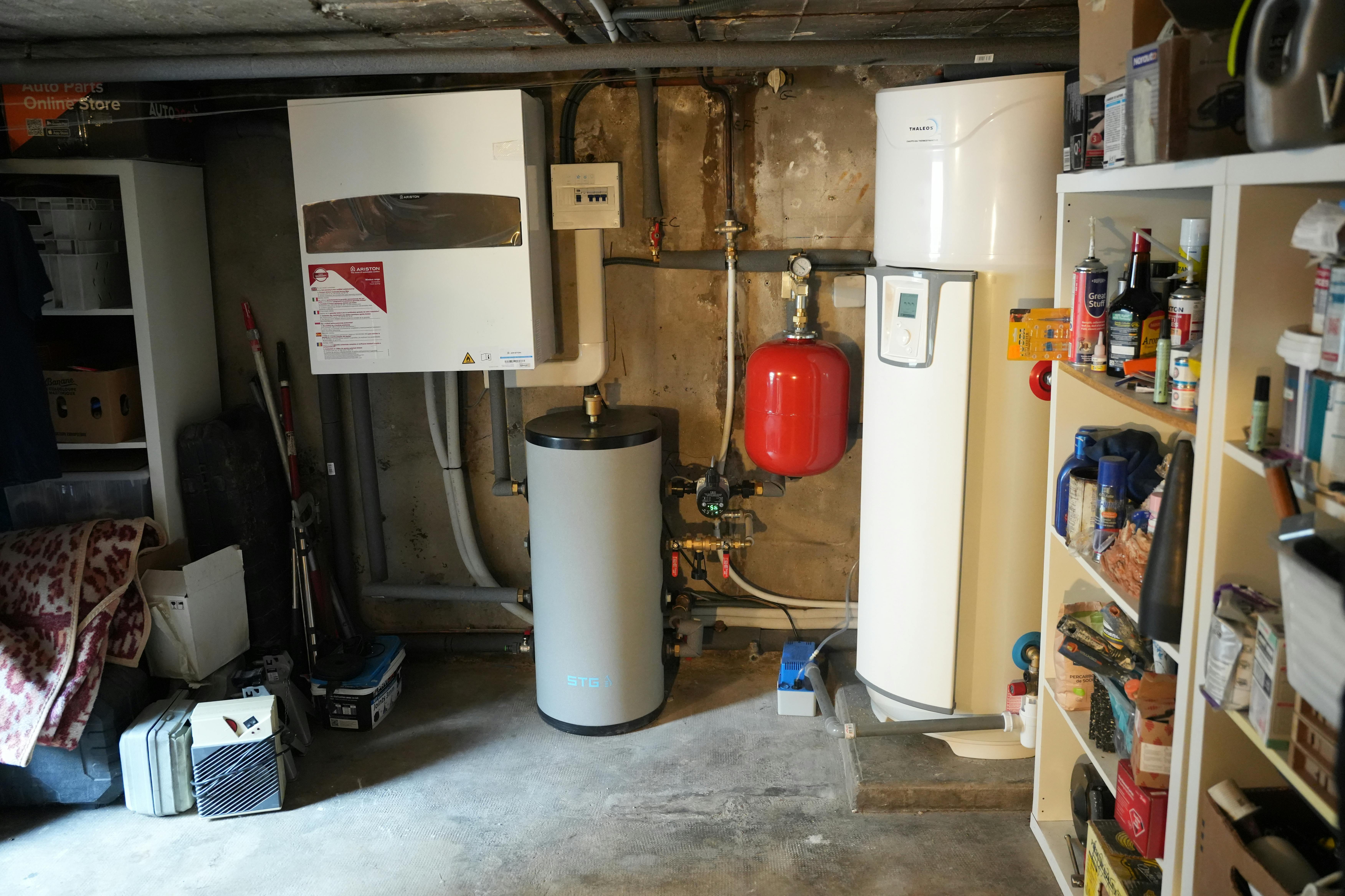 Pompe à chaleur air eau unité intérieure et ballon thermodynamique