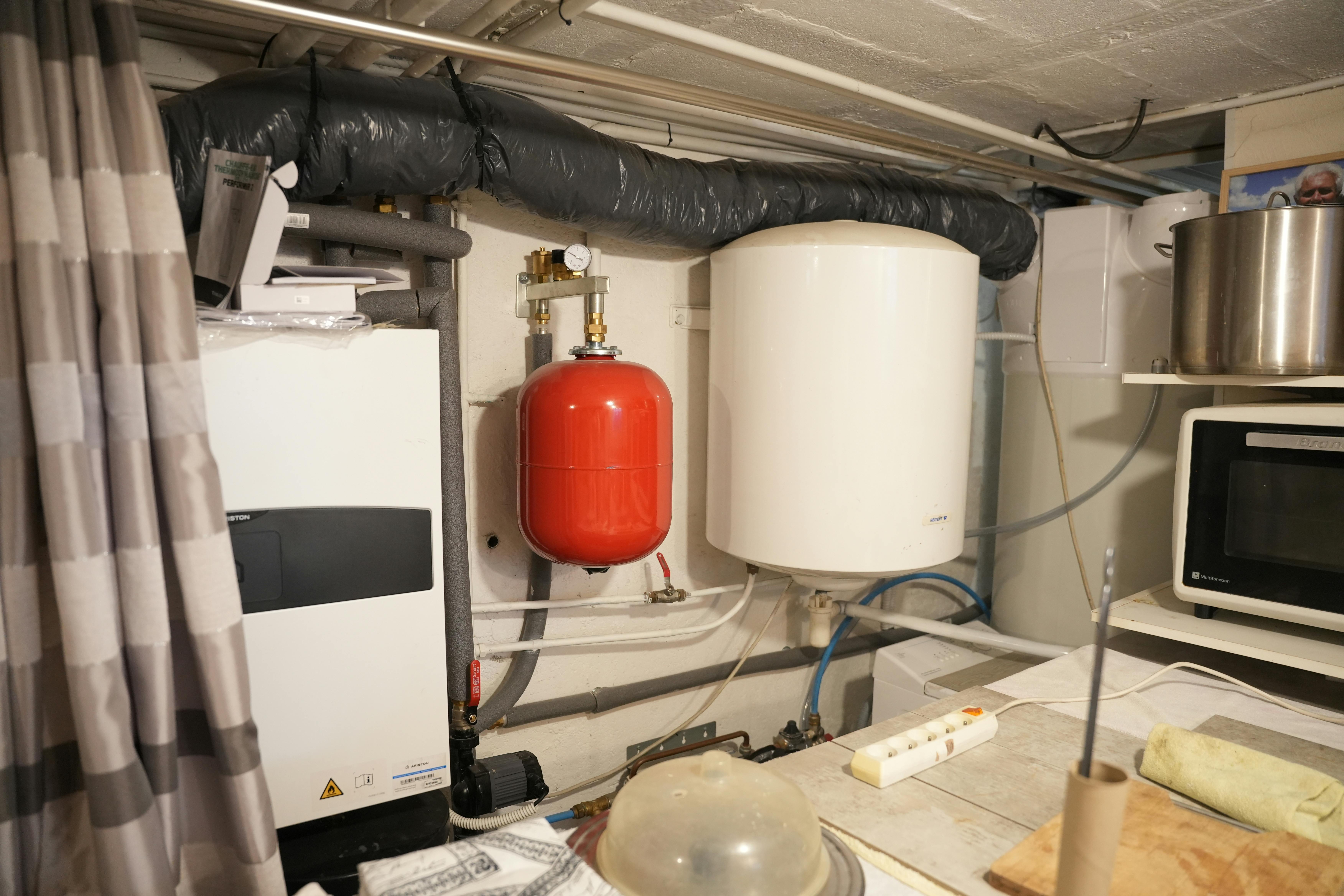 Pompe à chaleur air eau installée dans buanderie