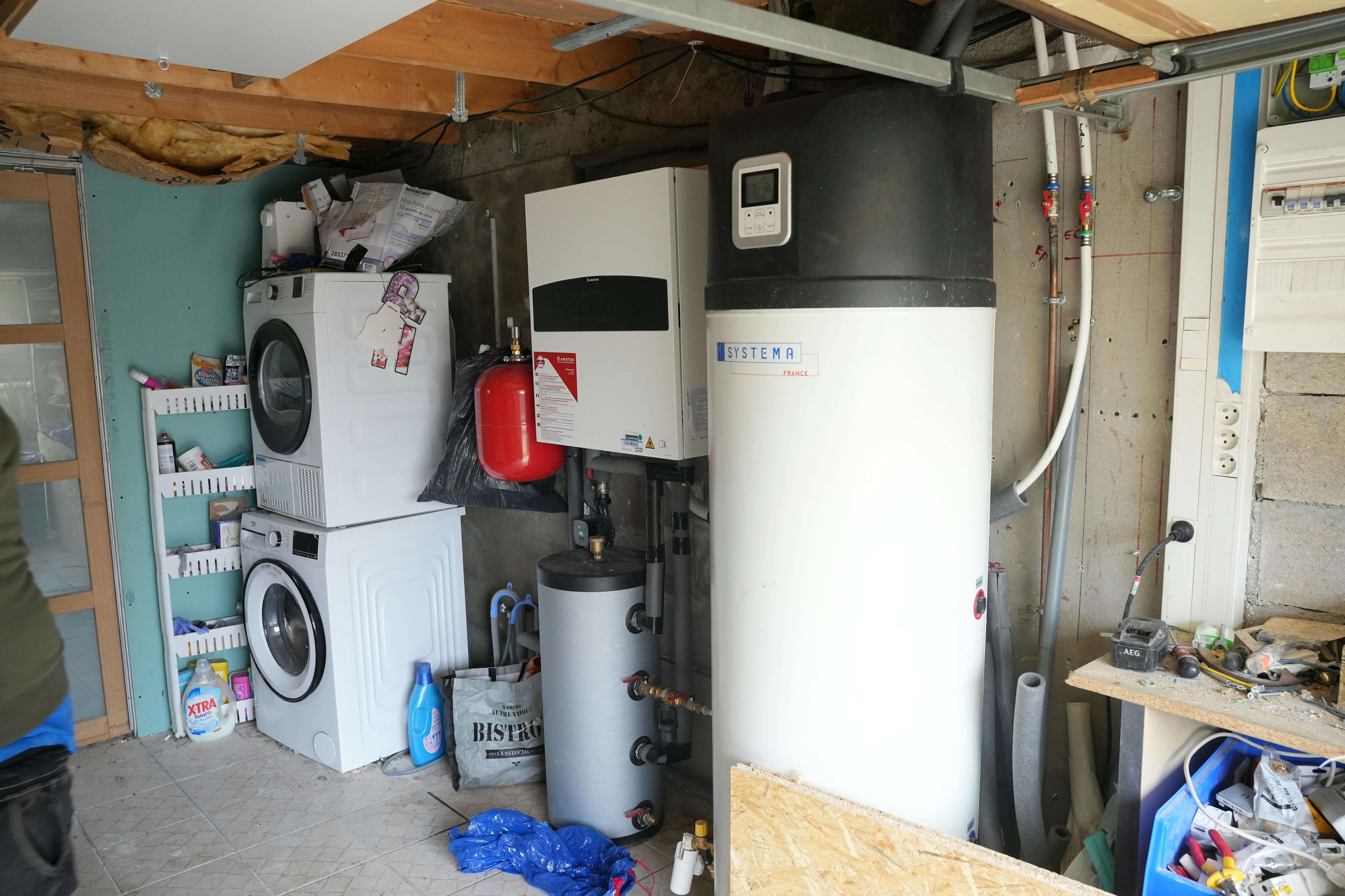 Ballon d'eau chaude installé dans sous sol