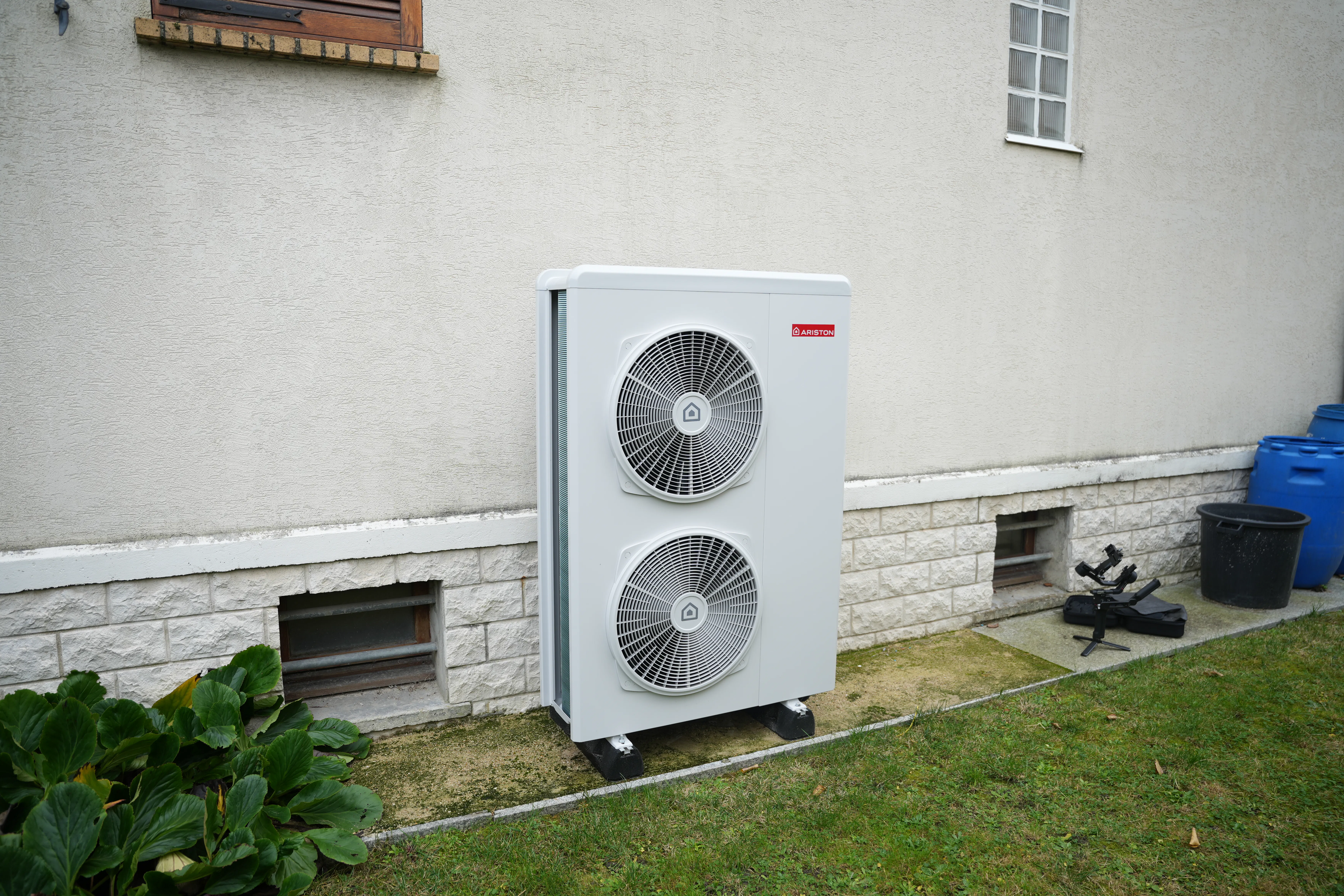 Pompe à chaleur unité extérieure installée chez client Carrefour énergies