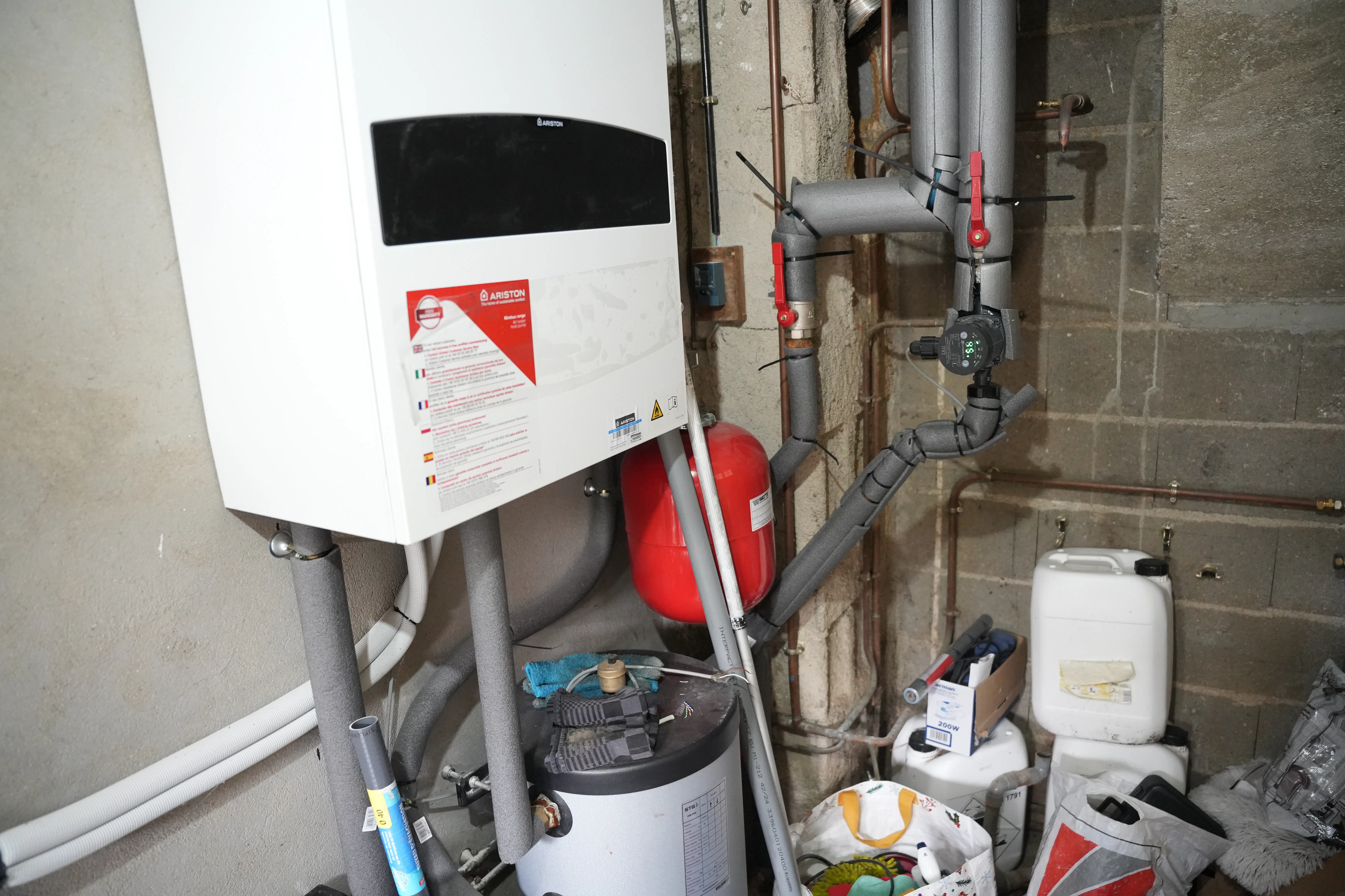 pompe à chaleur air eau installé chez monsieur Choquet dans sa buanderie