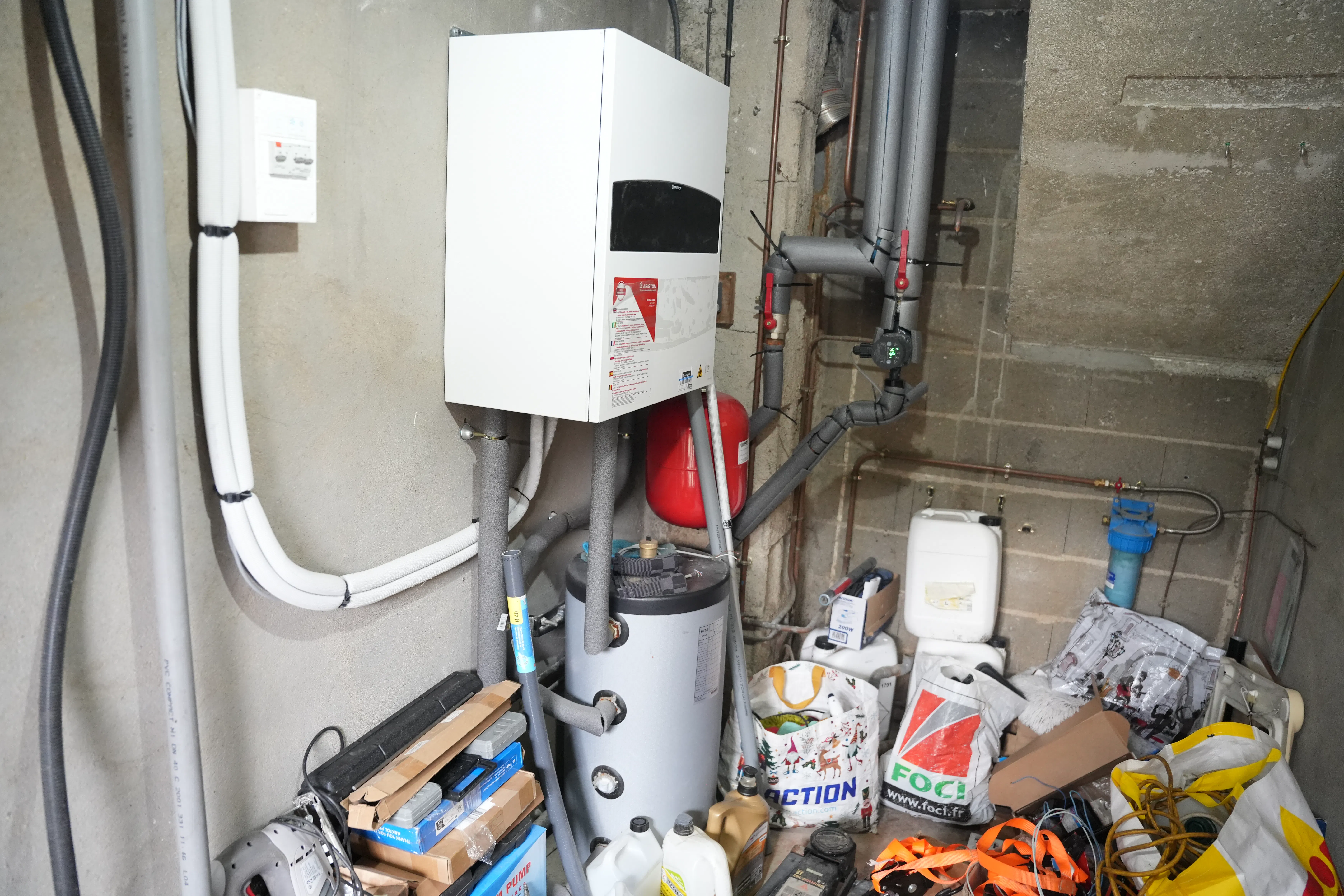 pompe à chaleur air eau installé chez monsieur Choquet dans sa buanderie