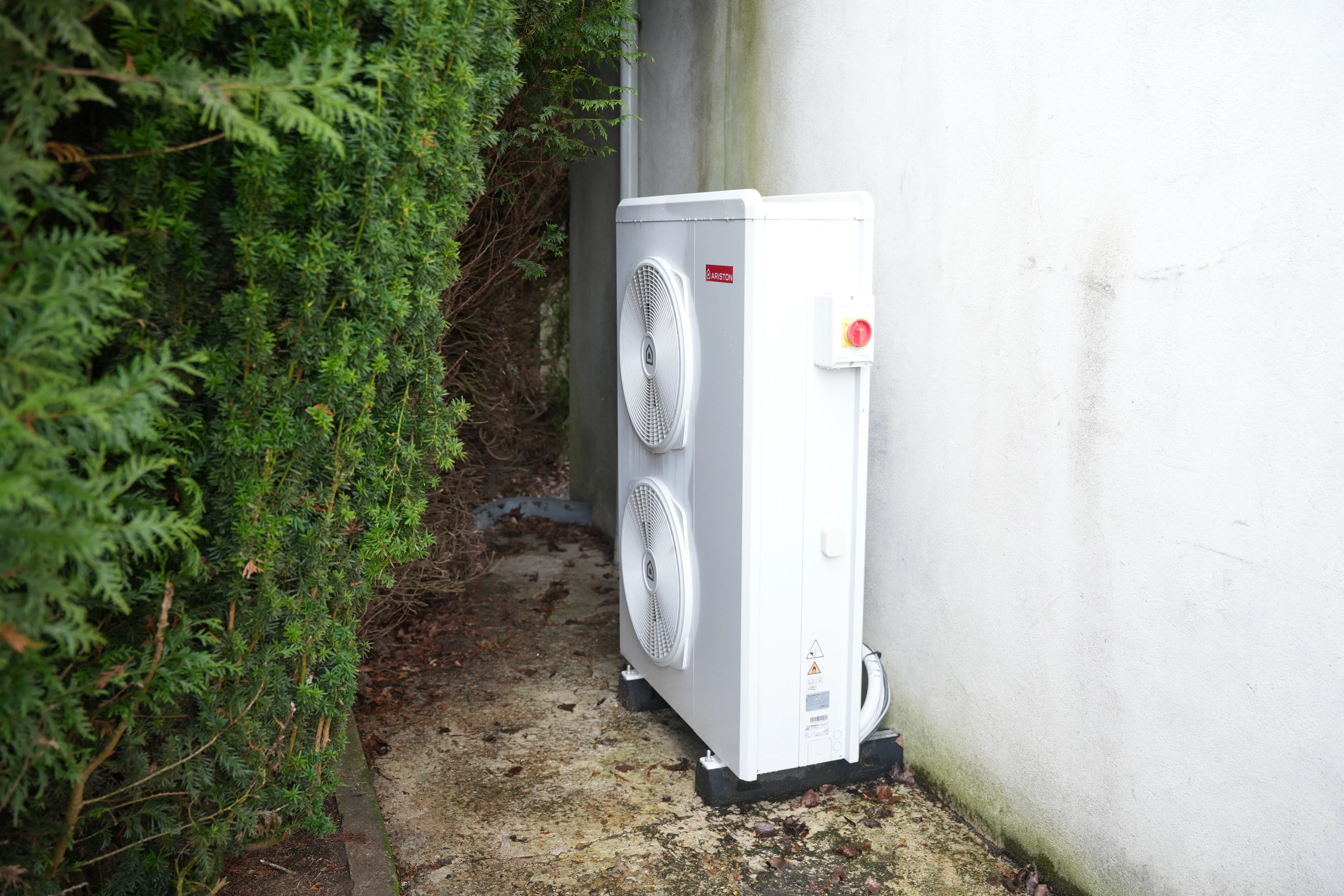 pompe à chaleur air eau installé chez monsieur Choquet dans sa buanderie