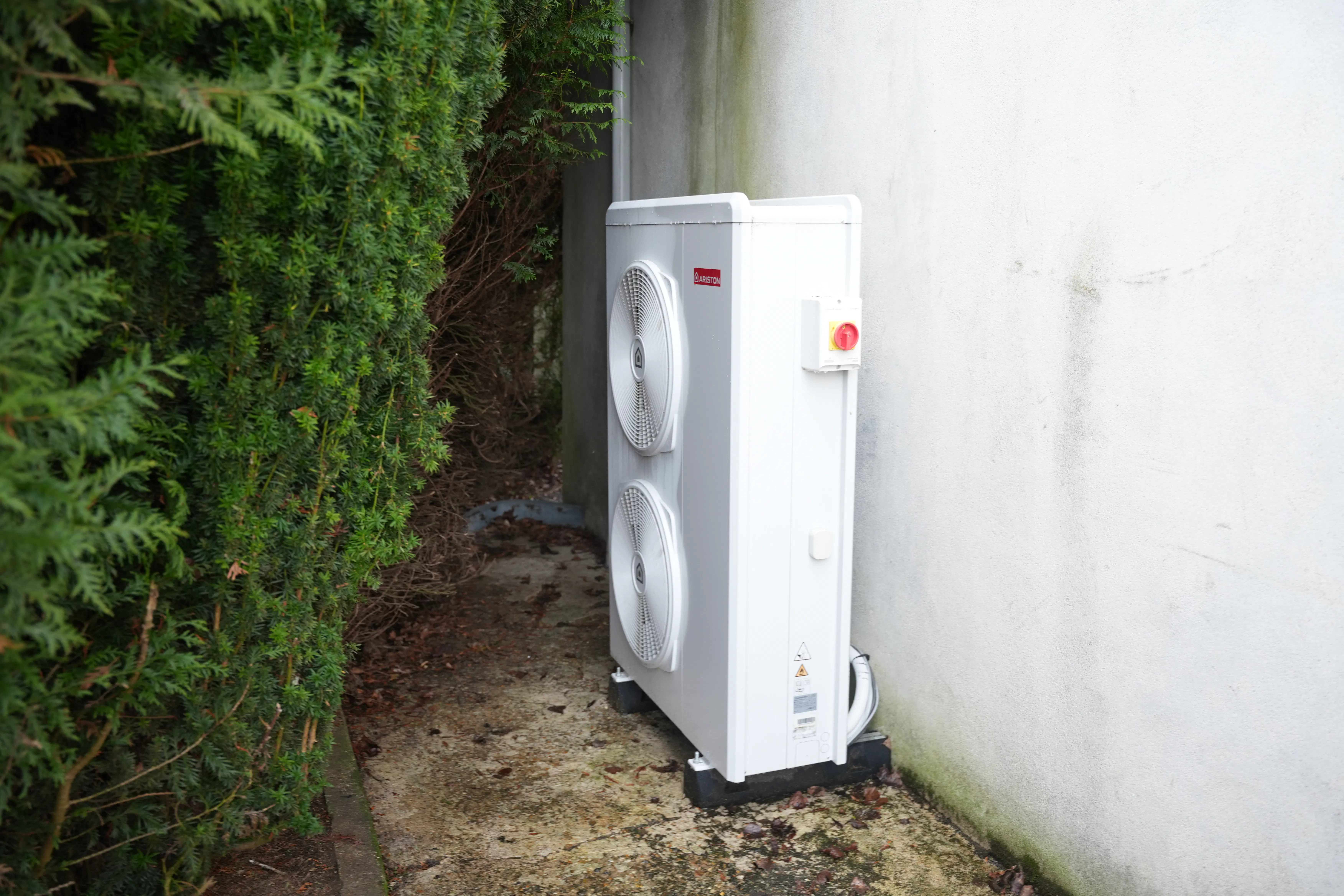 pompe à chaleur air eau installé chez monsieur Choquet dans sa buanderie